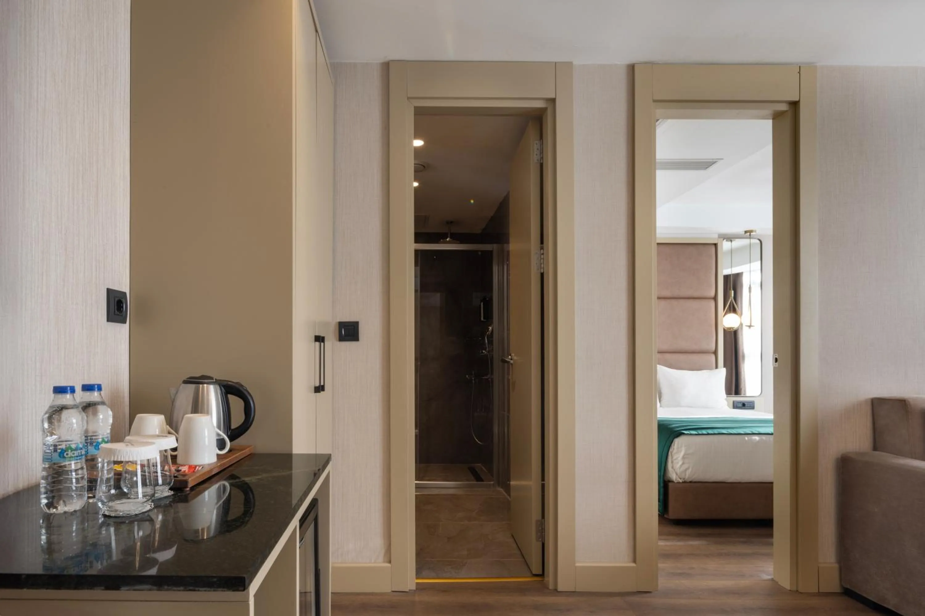 Coffee/tea facilities, Bed in THE NEST HOTEL