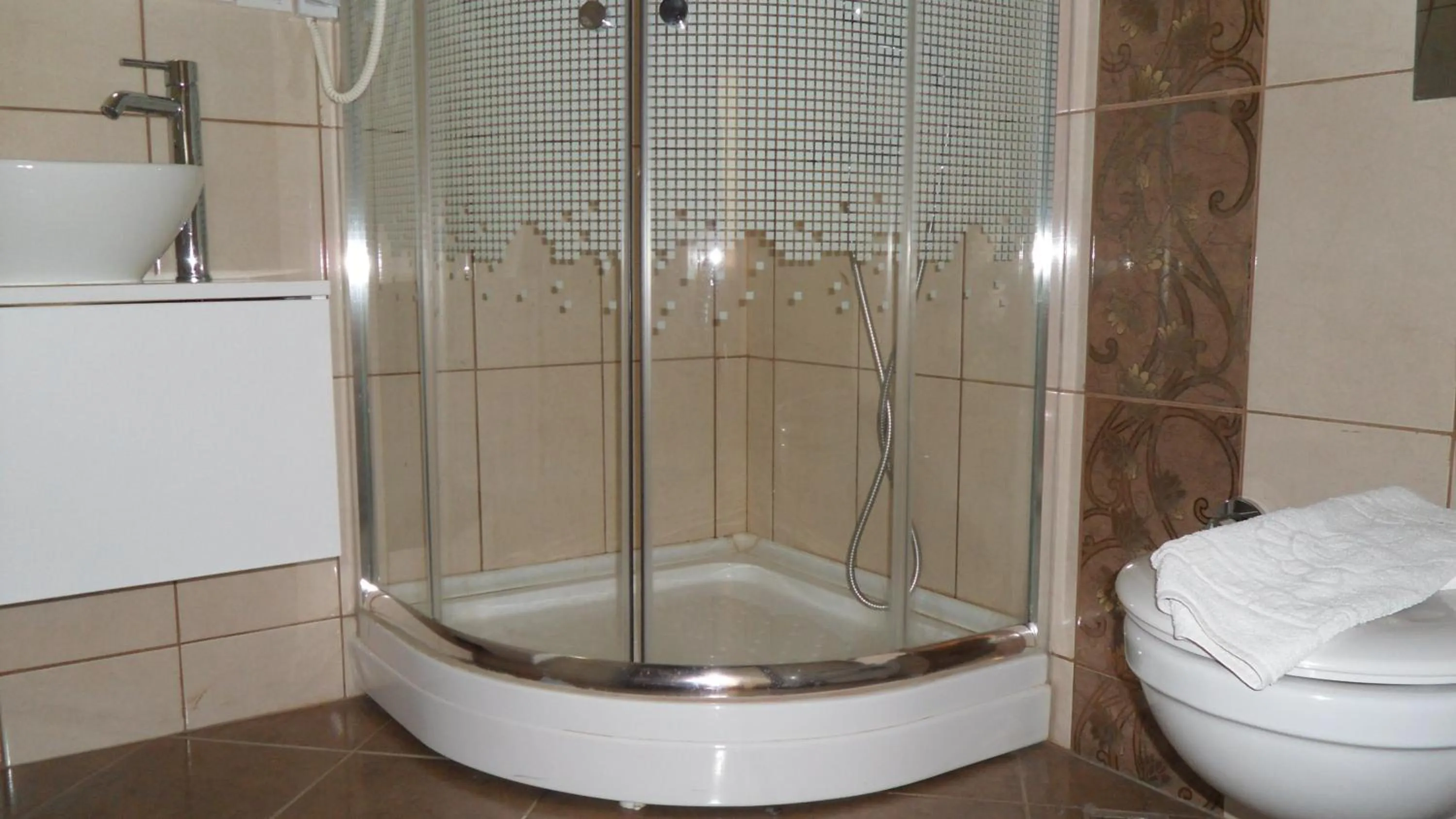 Shower in Ozukara Apart 1