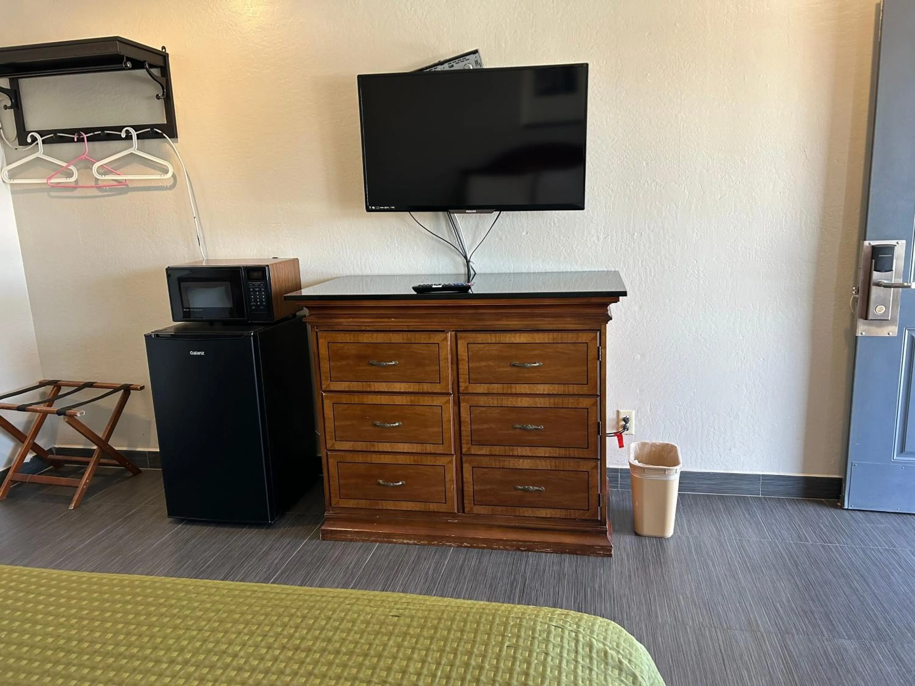 Entertainment in Dixon Motel