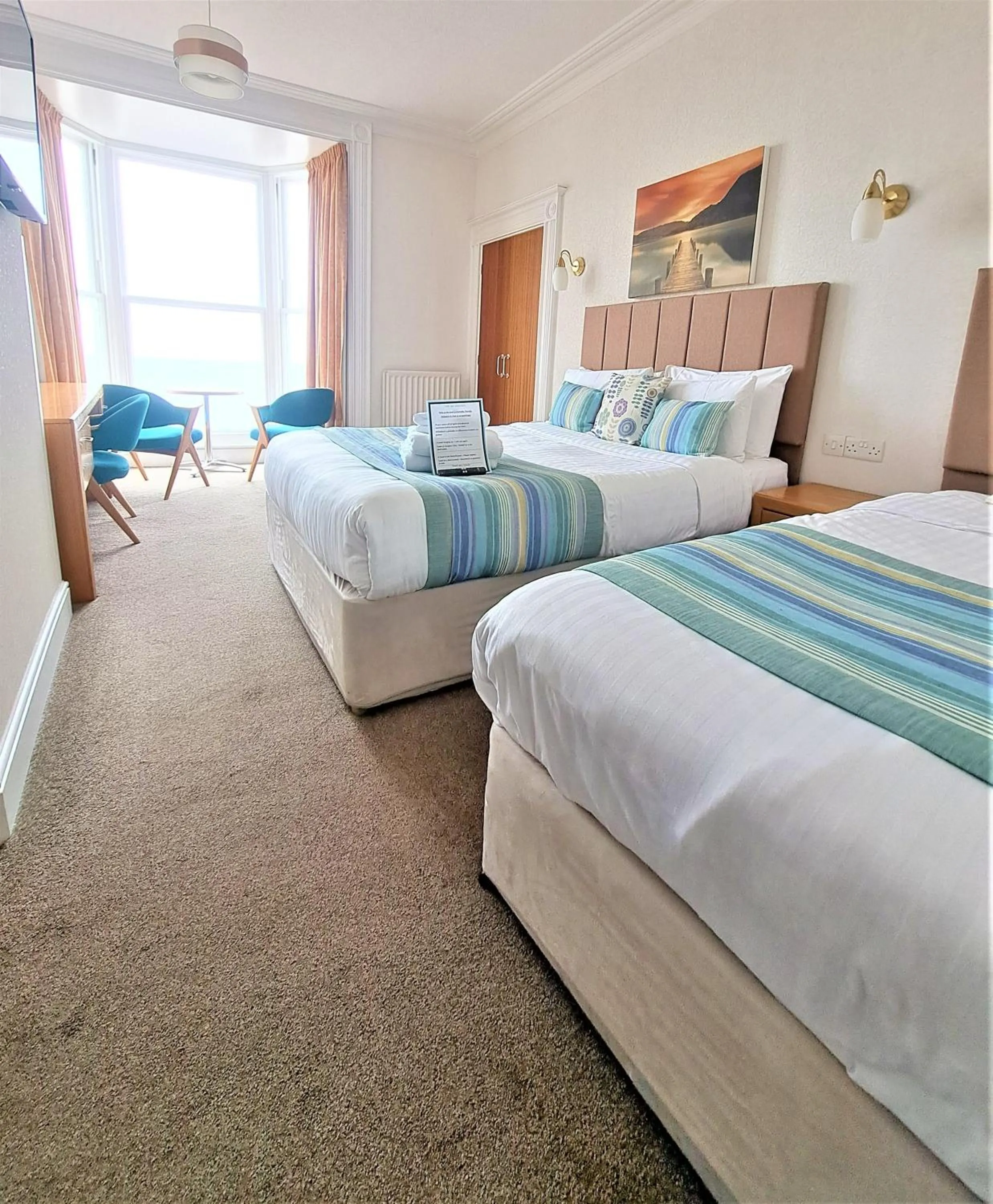 Photo of the whole room, Bed in Richmond Hotel