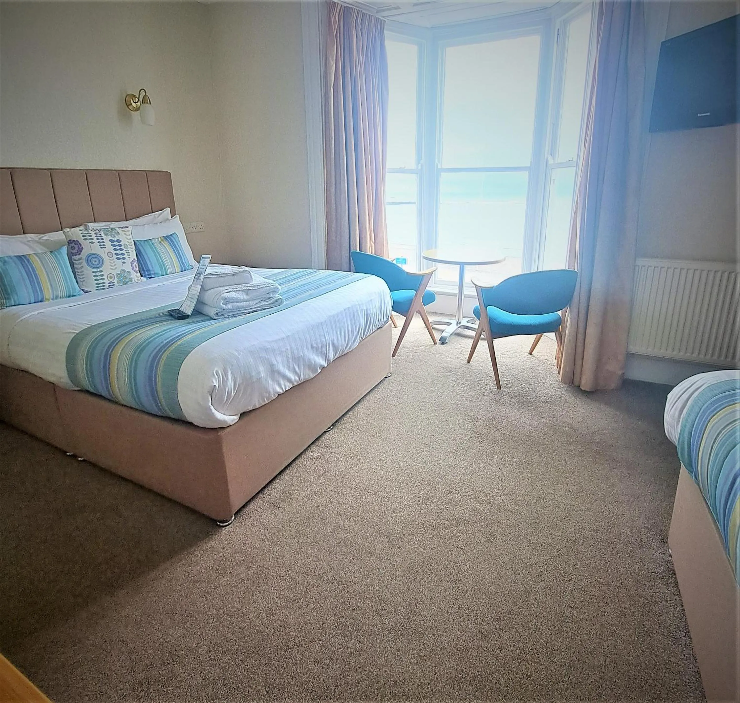 Bedroom, Bed in Richmond Hotel