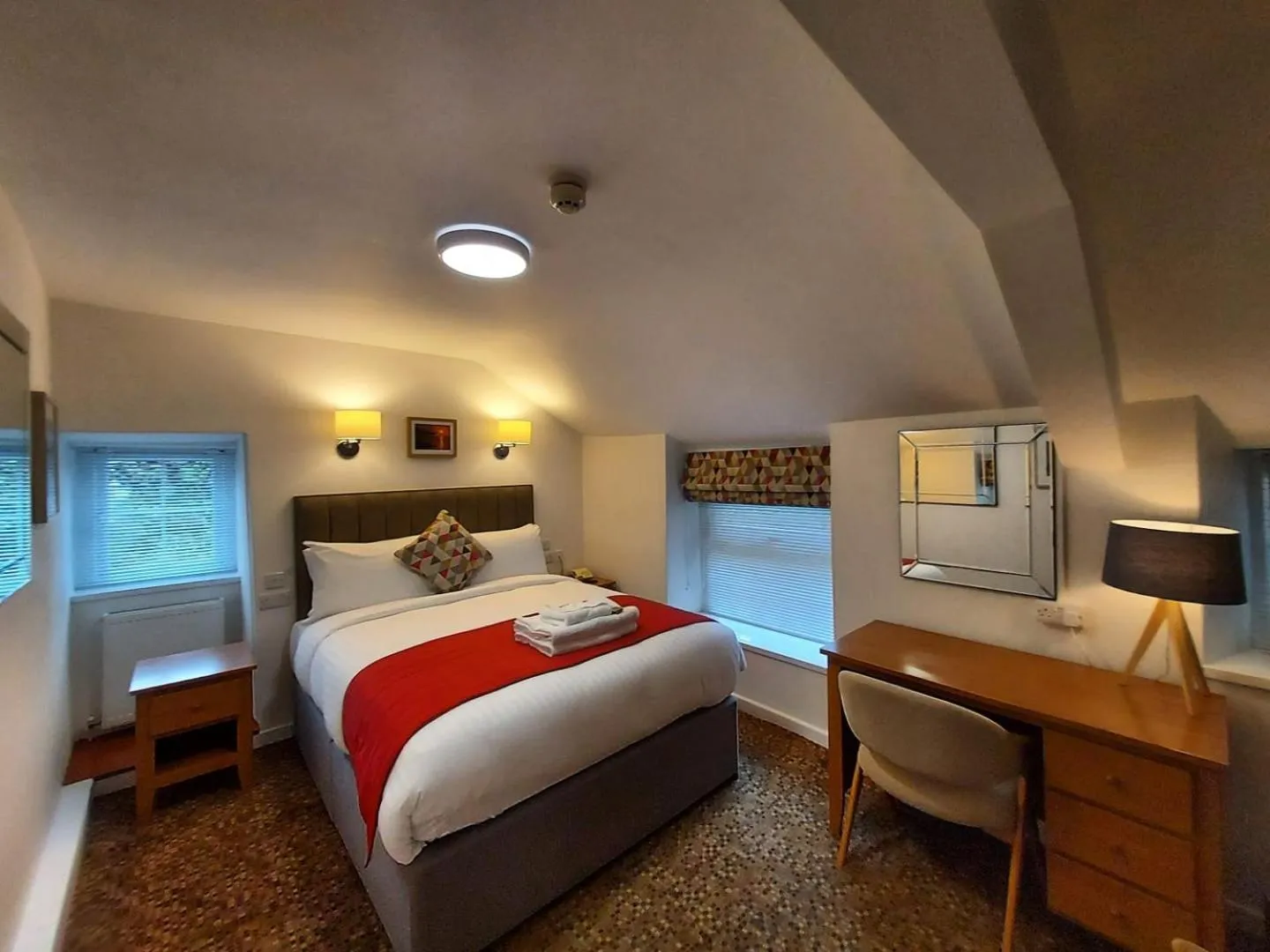 Bedroom, Bed in Richmond Hotel