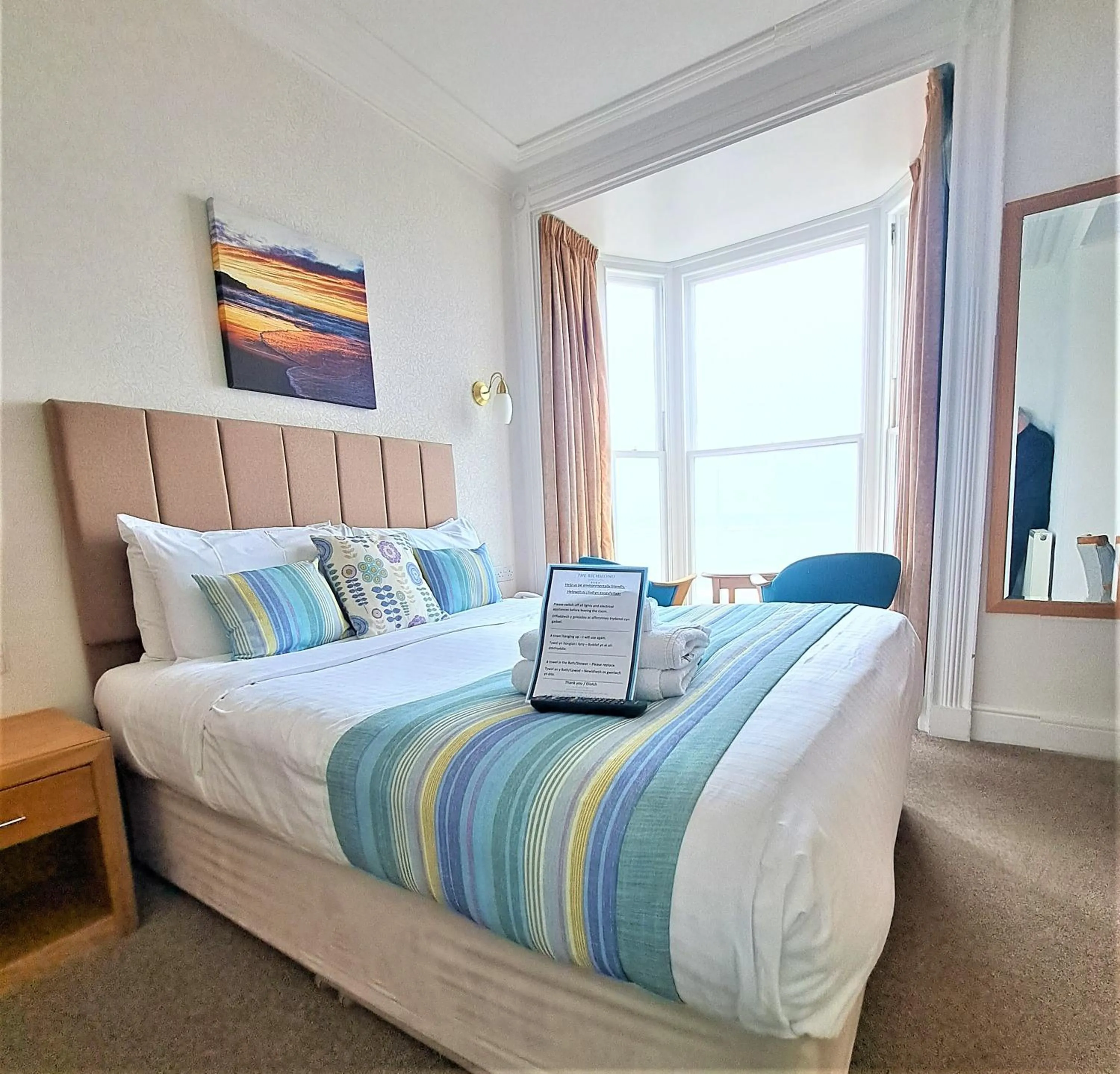 Photo of the whole room, Bed in Richmond Hotel