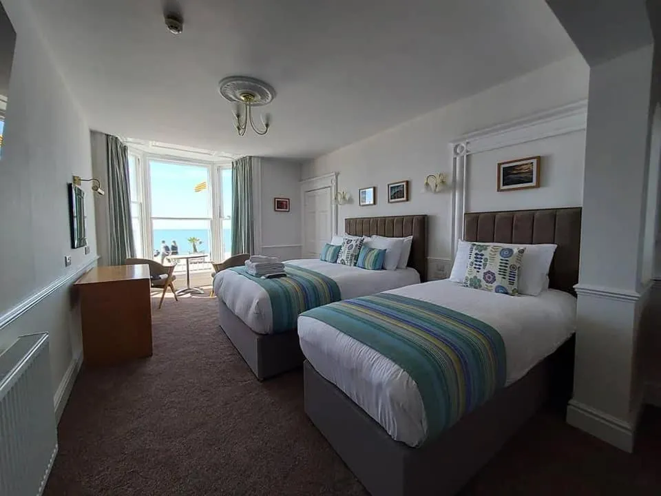 Photo of the whole room, Bed in Richmond Hotel