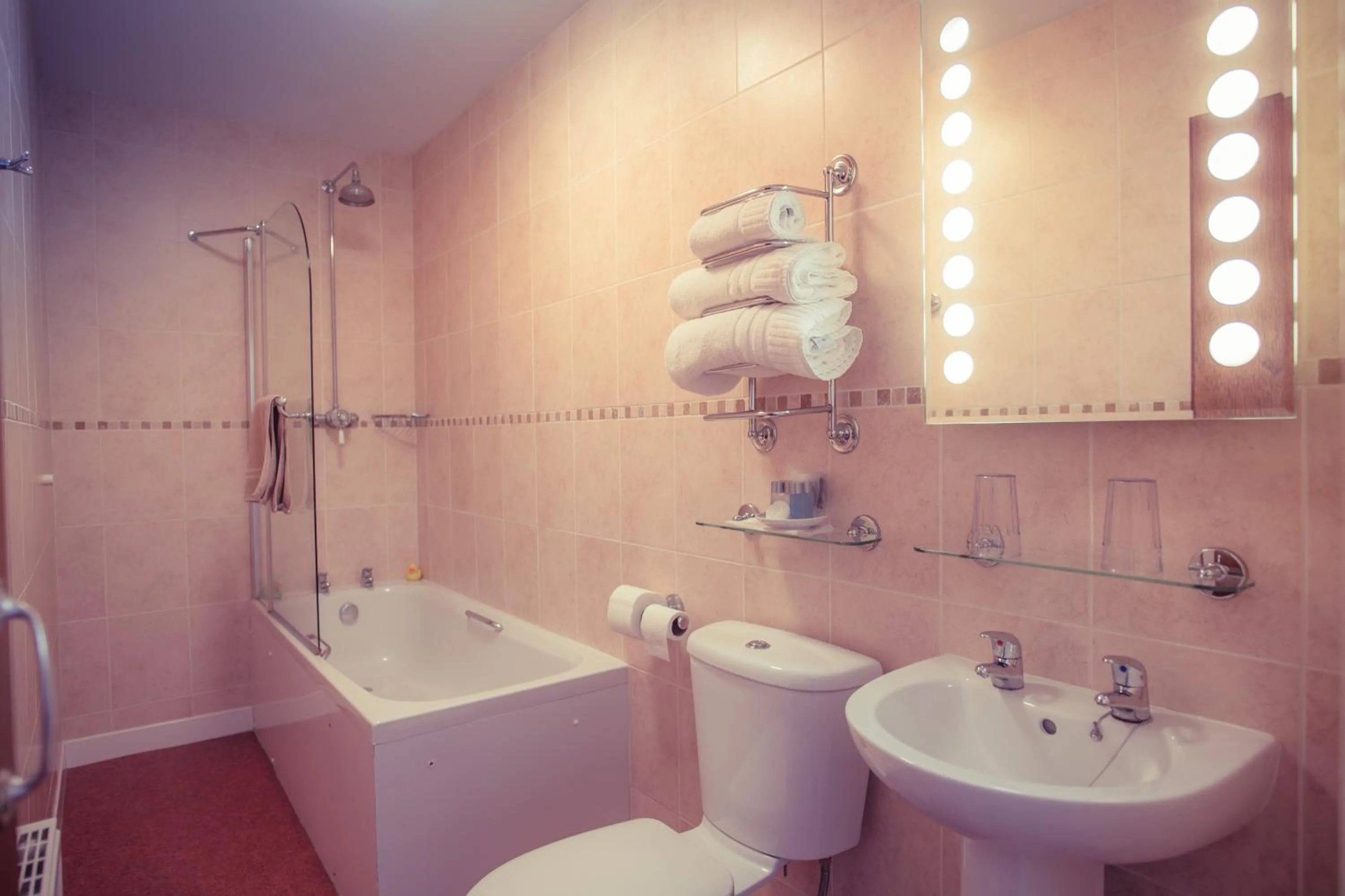 Bathroom in Richmond Hotel