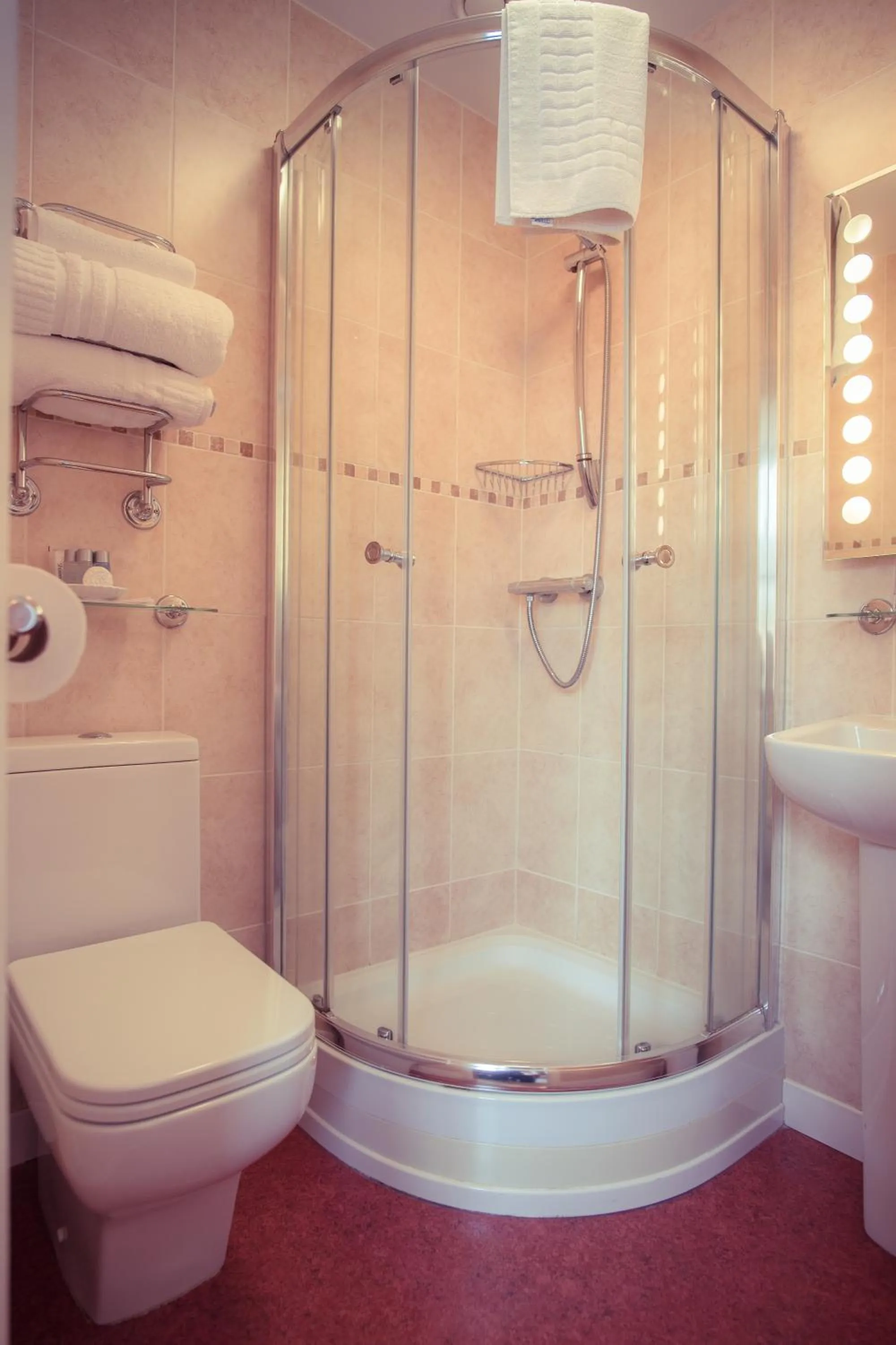 Shower in Richmond Hotel