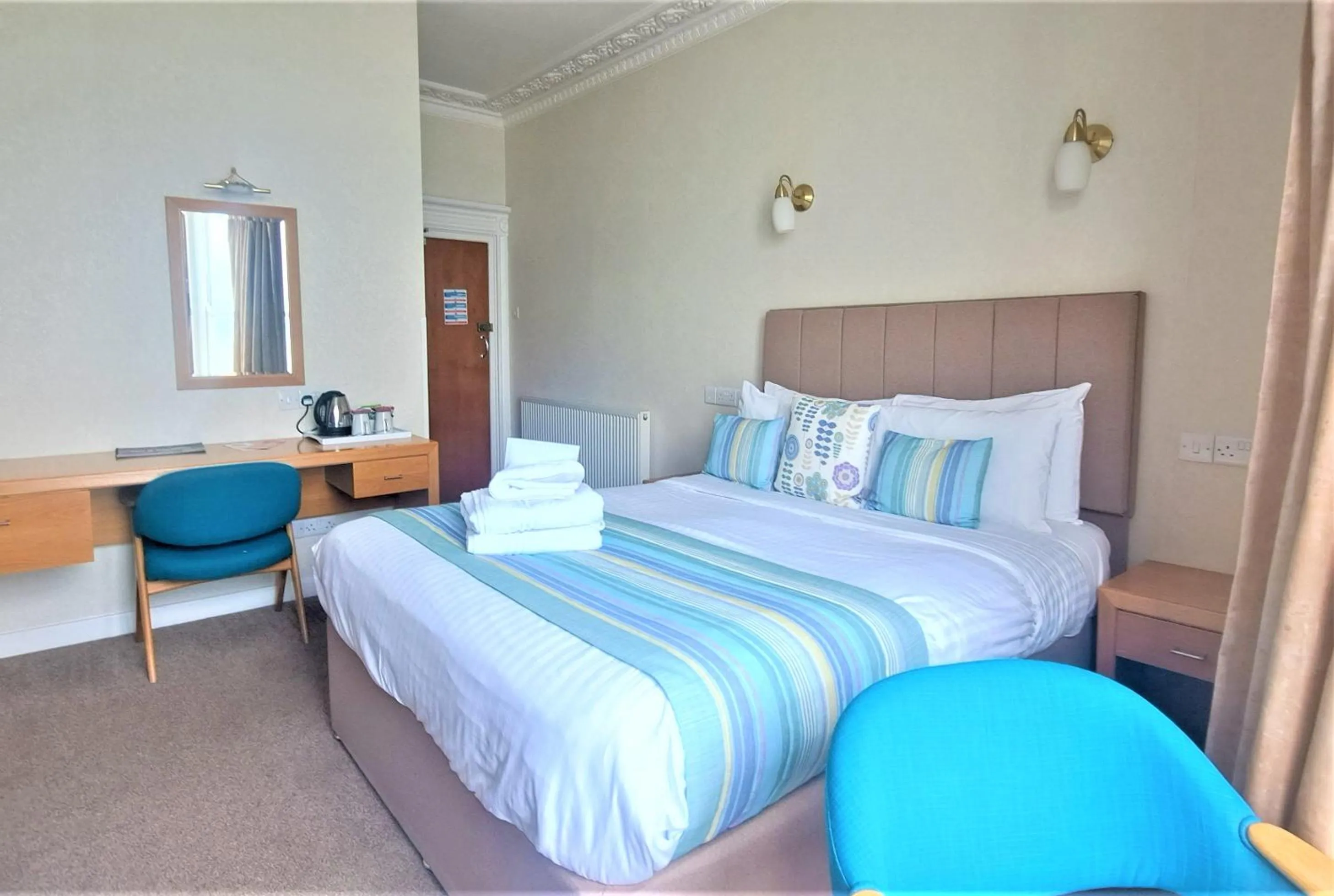 Photo of the whole room, Bed in Richmond Hotel