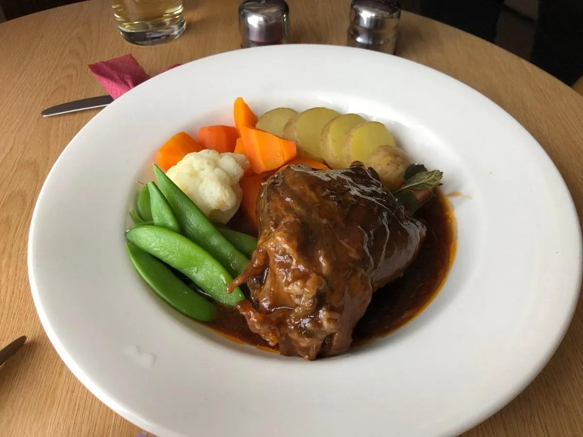 Food and drinks in Richmond Hotel