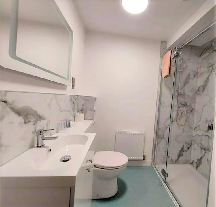 Shower in Richmond Hotel