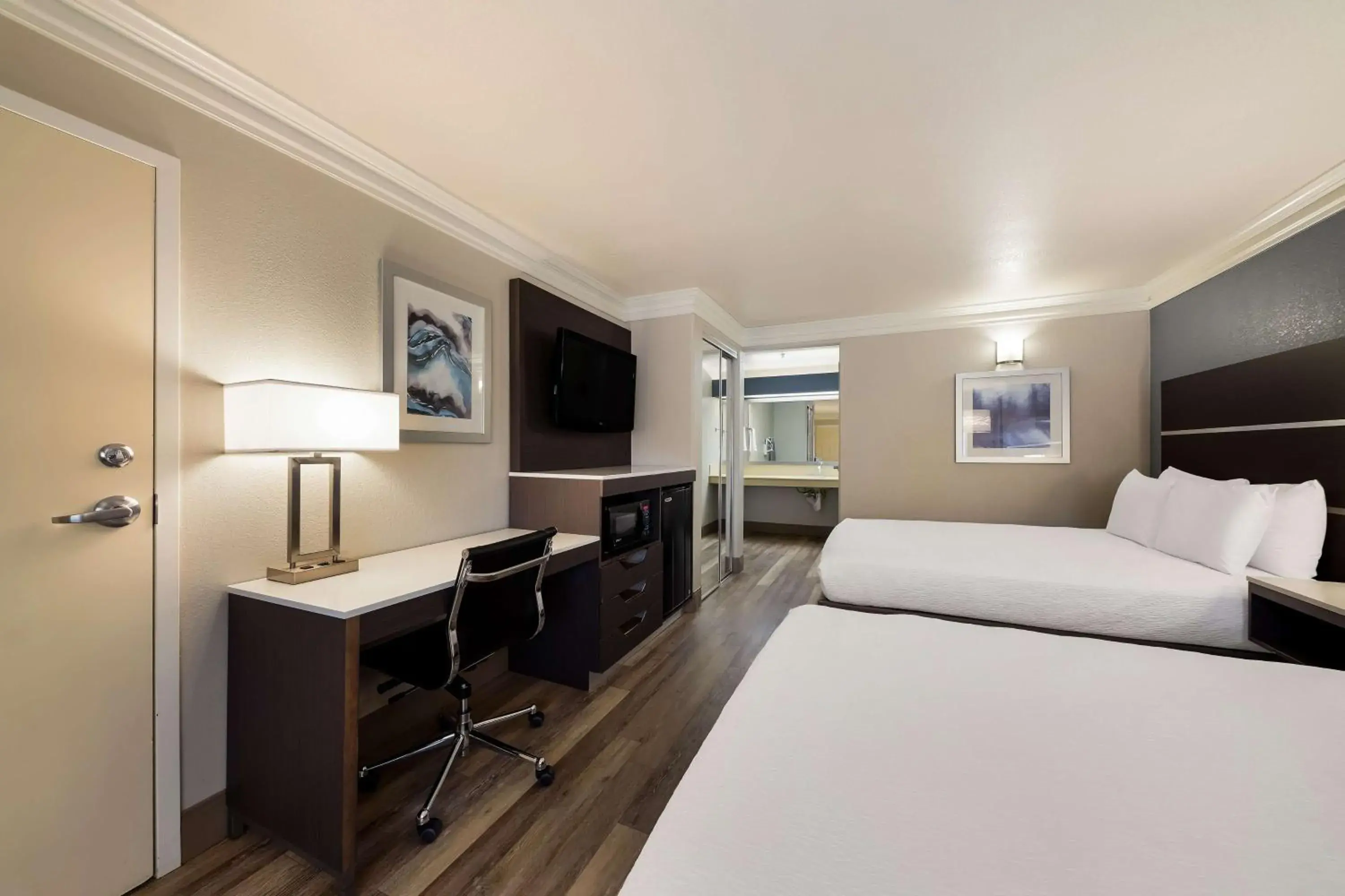 Queen Room with Two Queen Beds and Bath Tub - Disability Access/Non-Smoking in Best Western Inn & Suites Lemoore Queen Room with Two Queen Beds and Bath Tub - Disability Access/Non-Smoking in Best Western Inn & Suites Lemoore