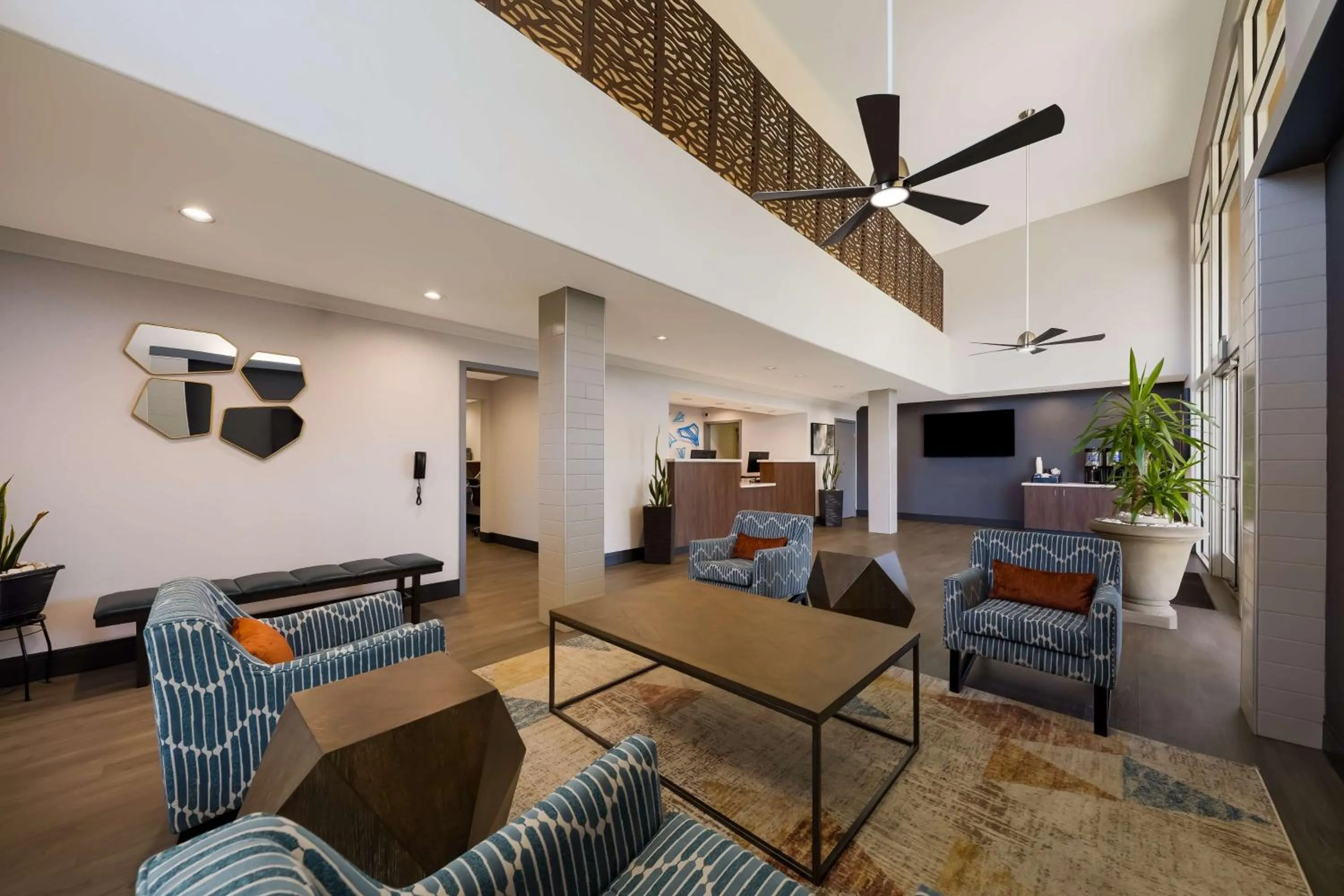 Lobby or reception in Best Western Inn & Suites Lemoore