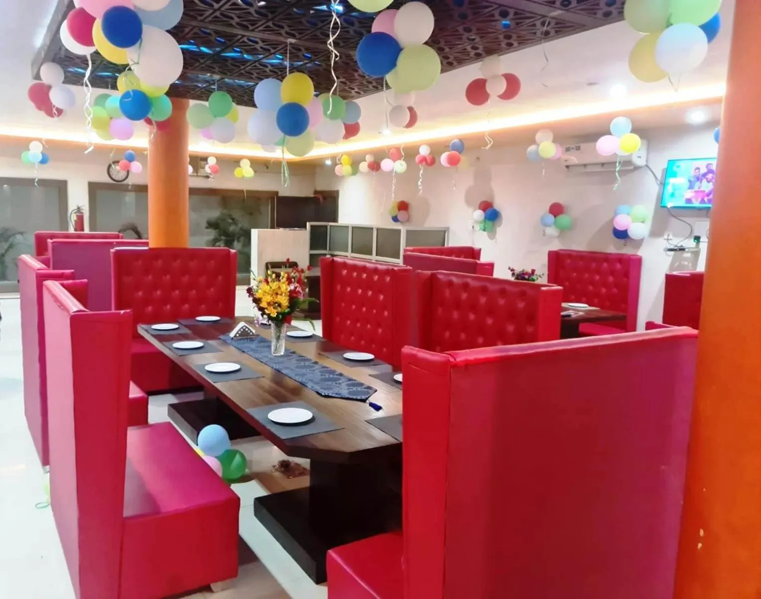 Restaurant/places to eat in Hotel Udika Palace