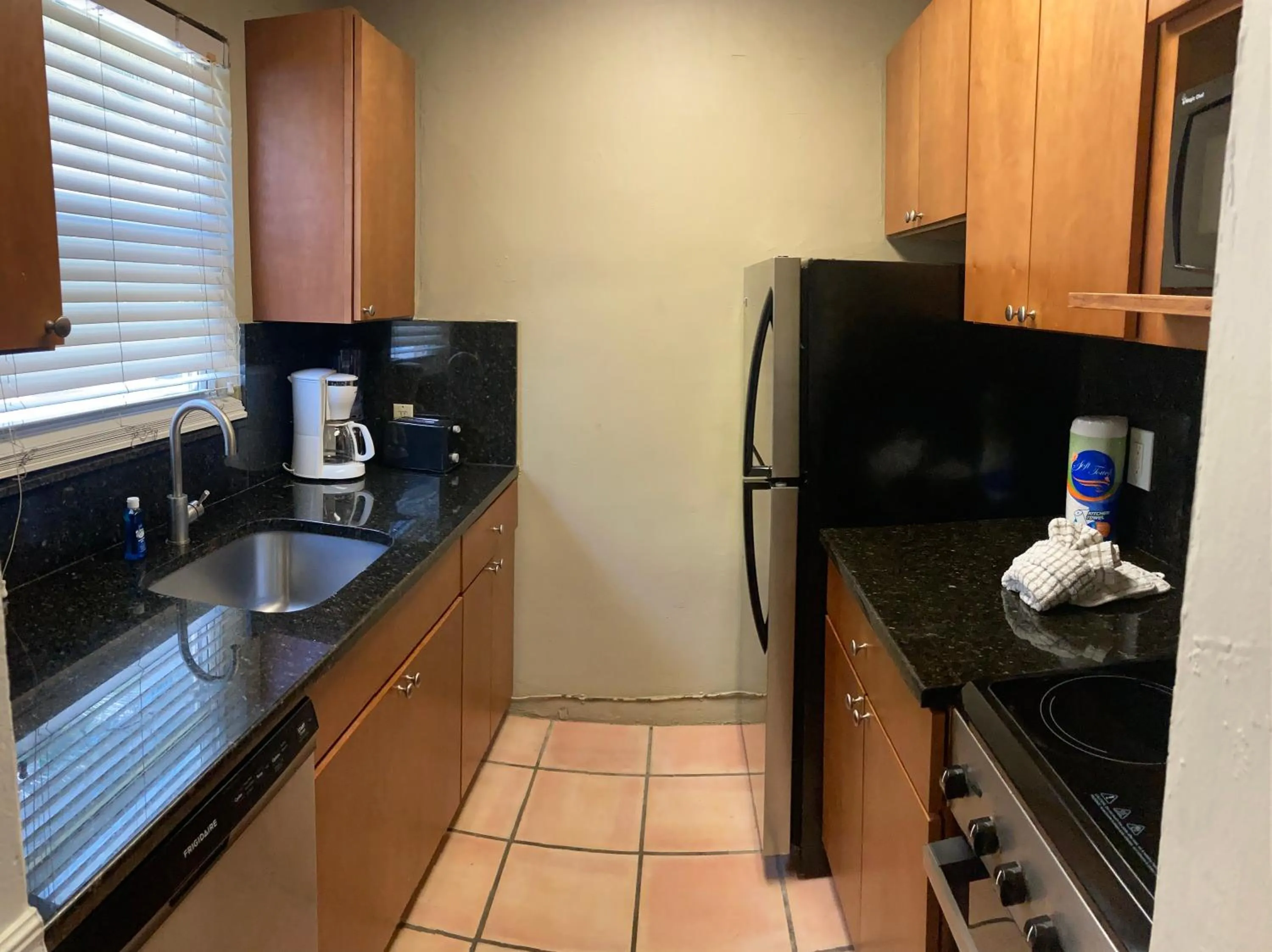 Kitchen or kitchenette in Silver Seas Beach Resort