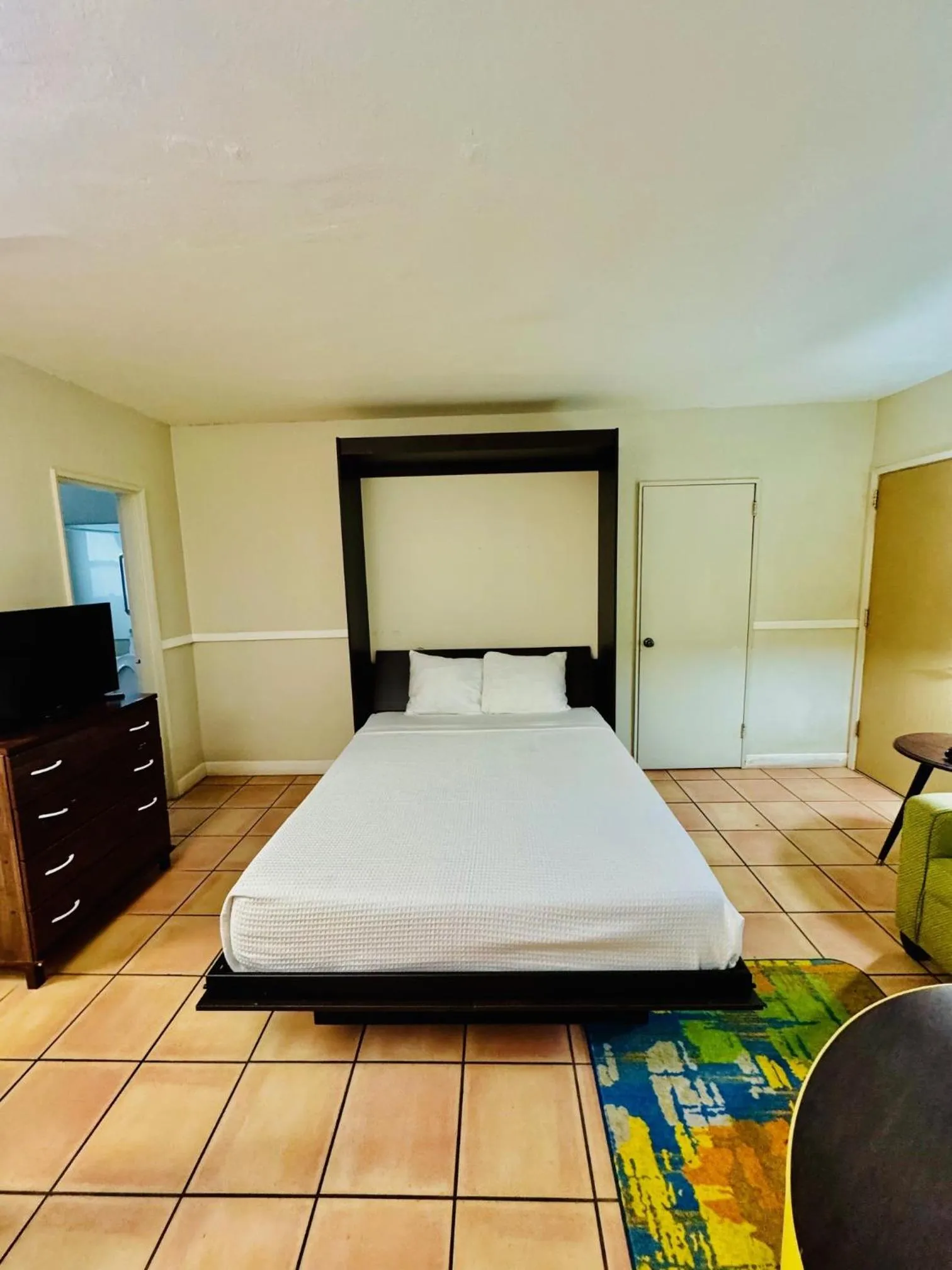 Bedroom, Bed in Silver Seas Beach Resort