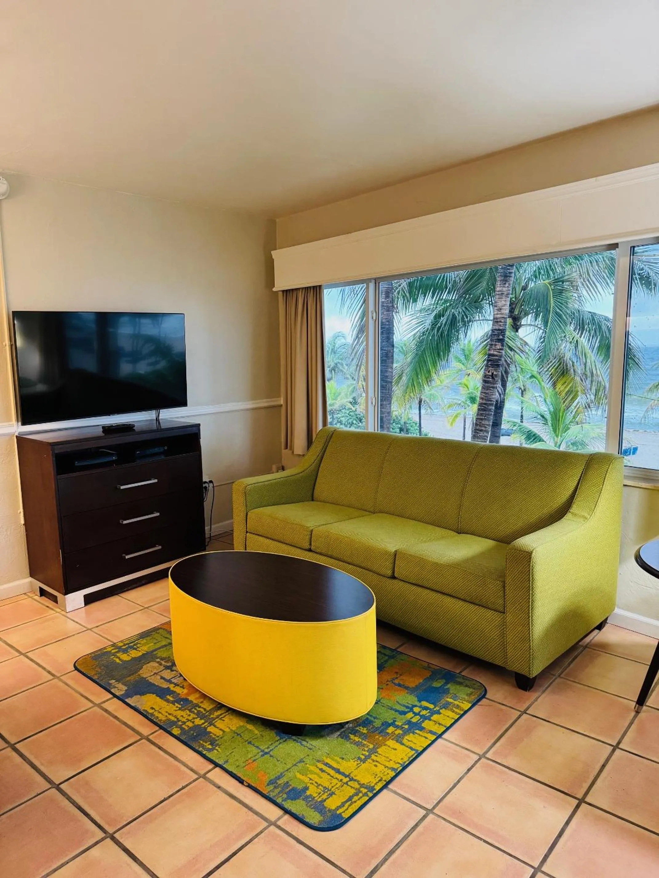 Living room in Silver Seas Beach Resort