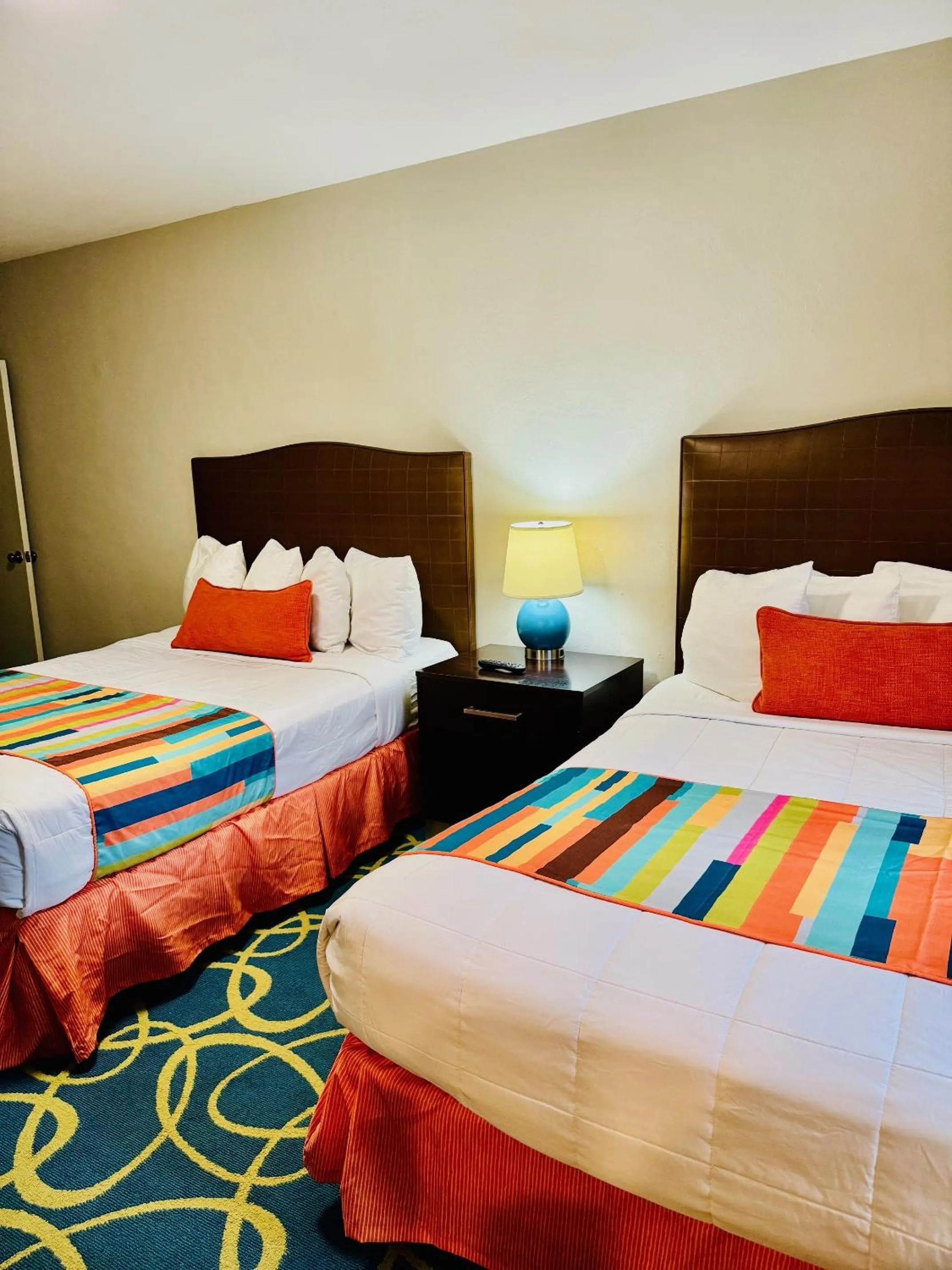 Bedroom, Bed in Silver Seas Beach Resort