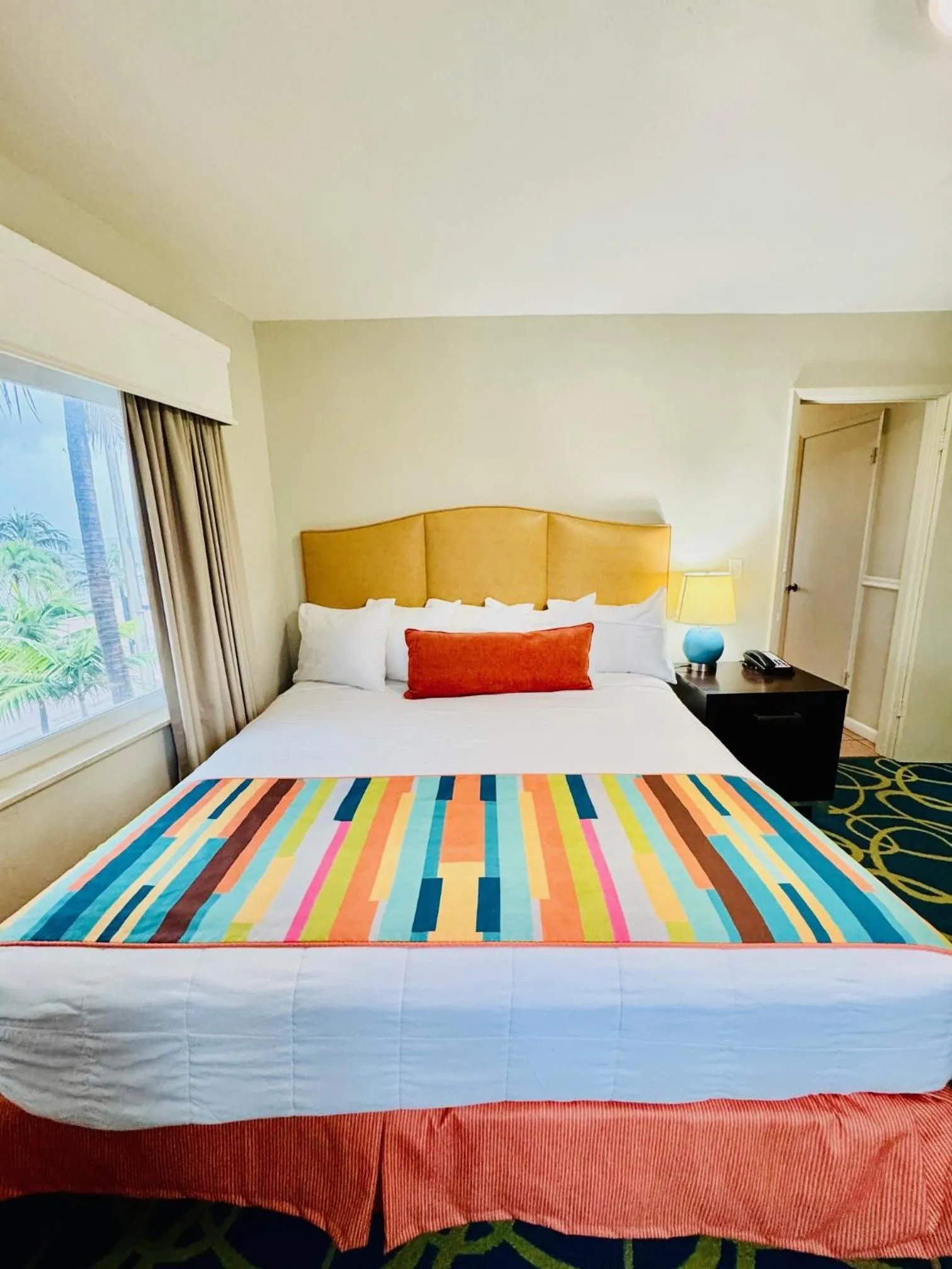 Bedroom, Bed in Silver Seas Beach Resort