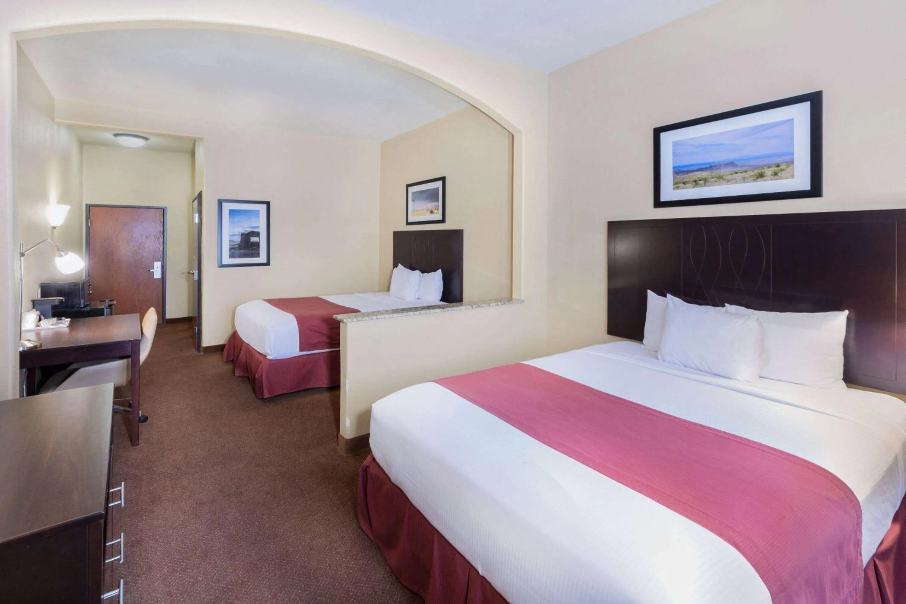 Photo of the whole room, Bed in Baymont by Wyndham Cuero