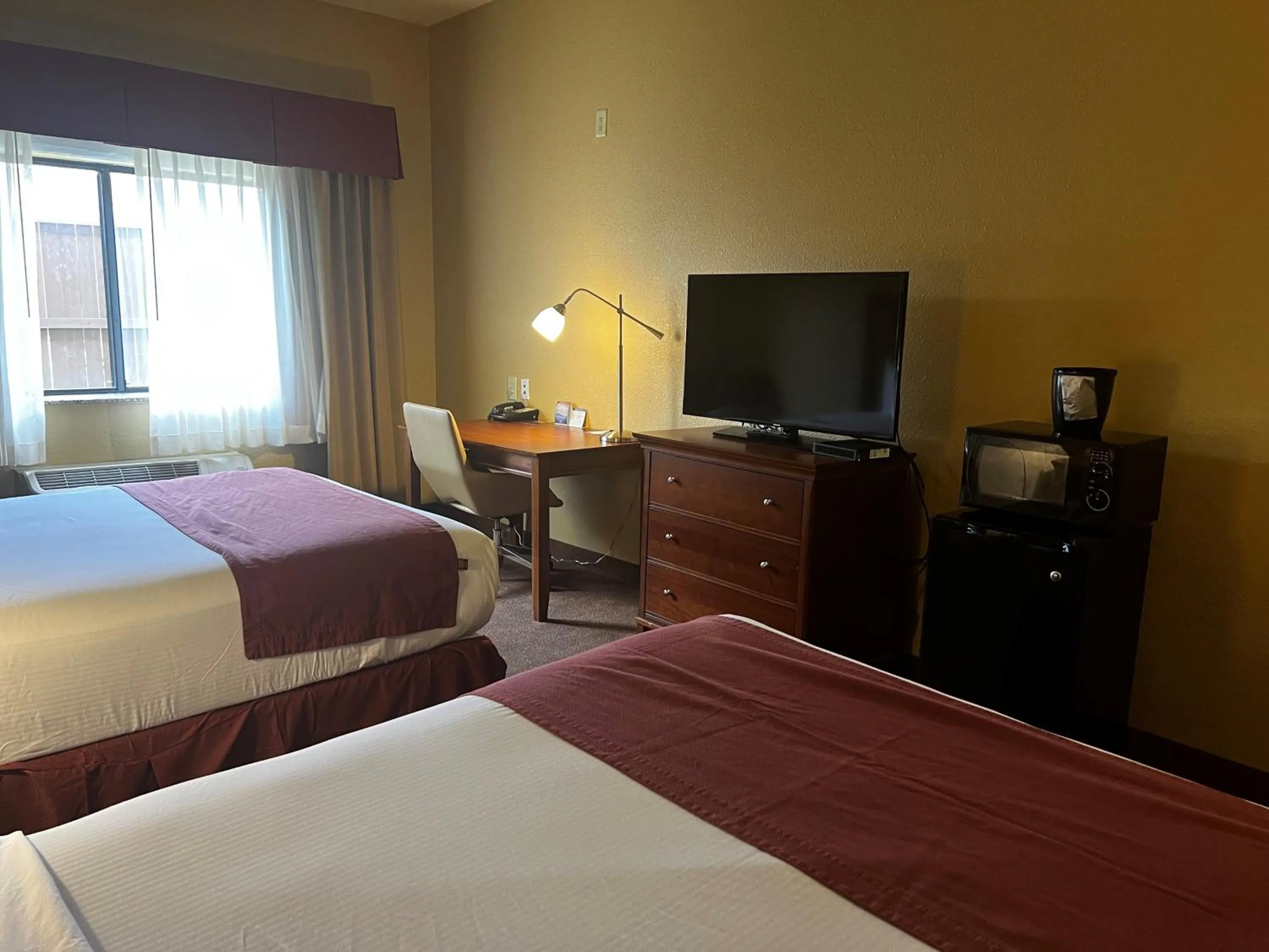 Bedroom, Bed in Baymont by Wyndham Cuero