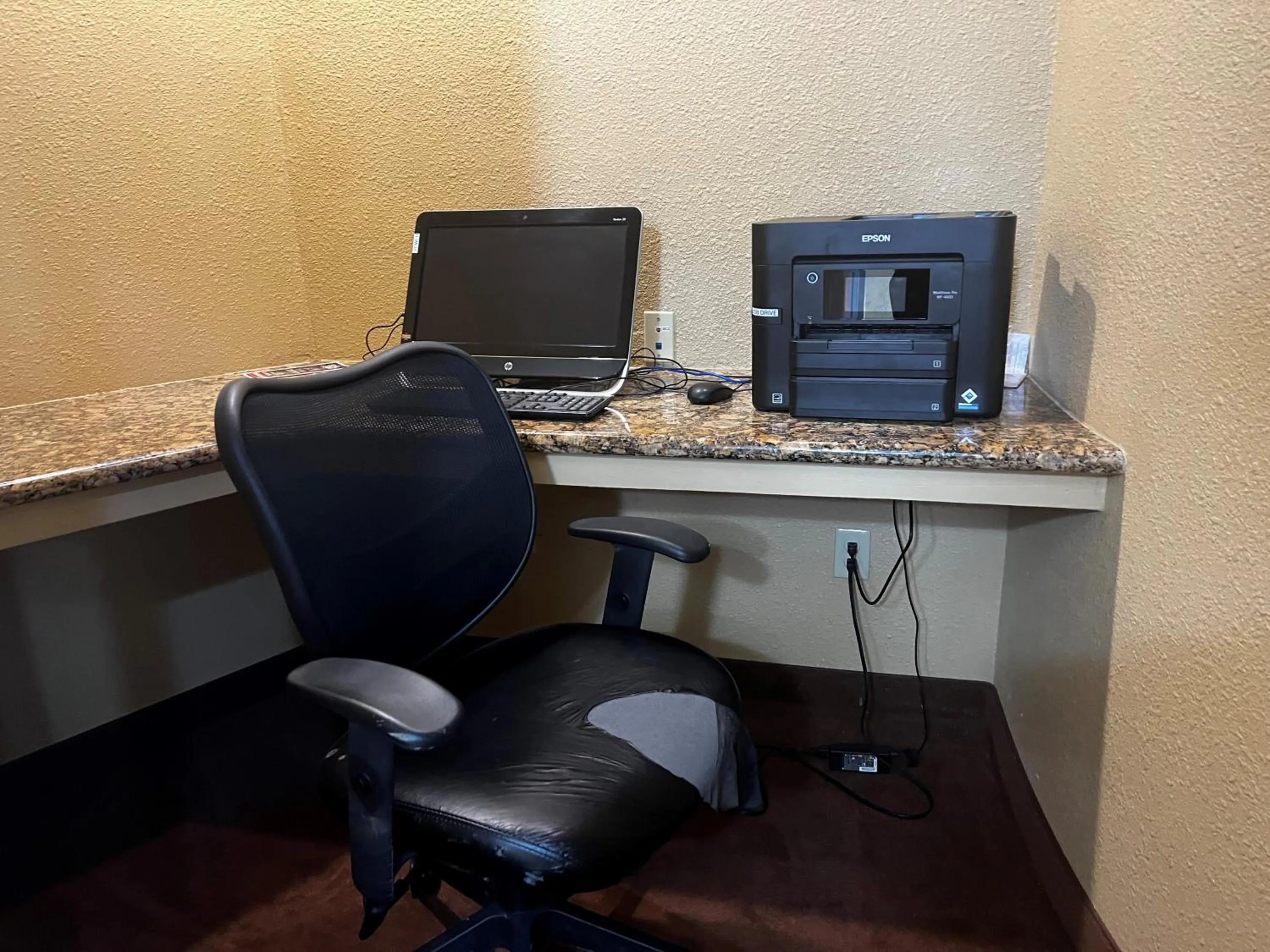 Business facilities in Baymont by Wyndham Cuero