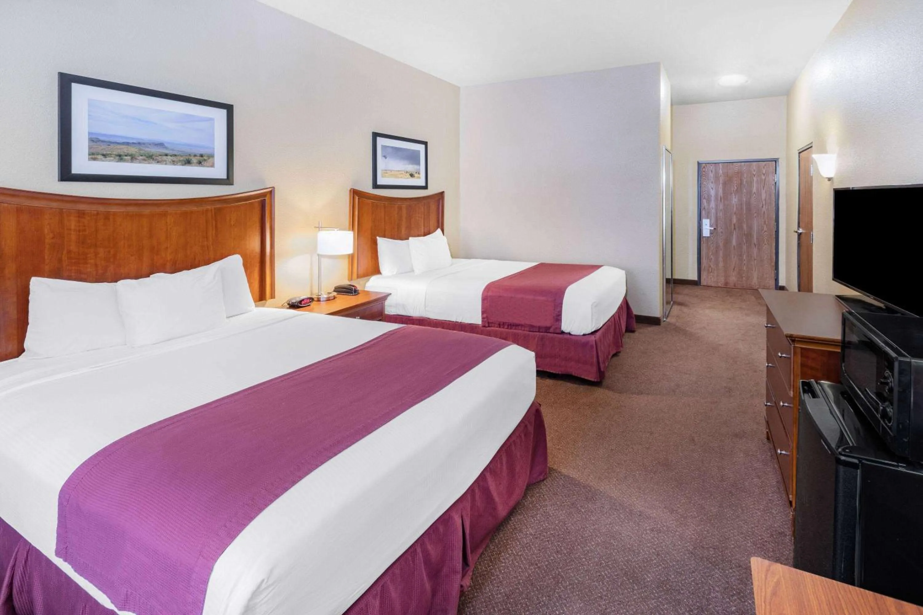 Photo of the whole room, Bed in Baymont by Wyndham Cuero