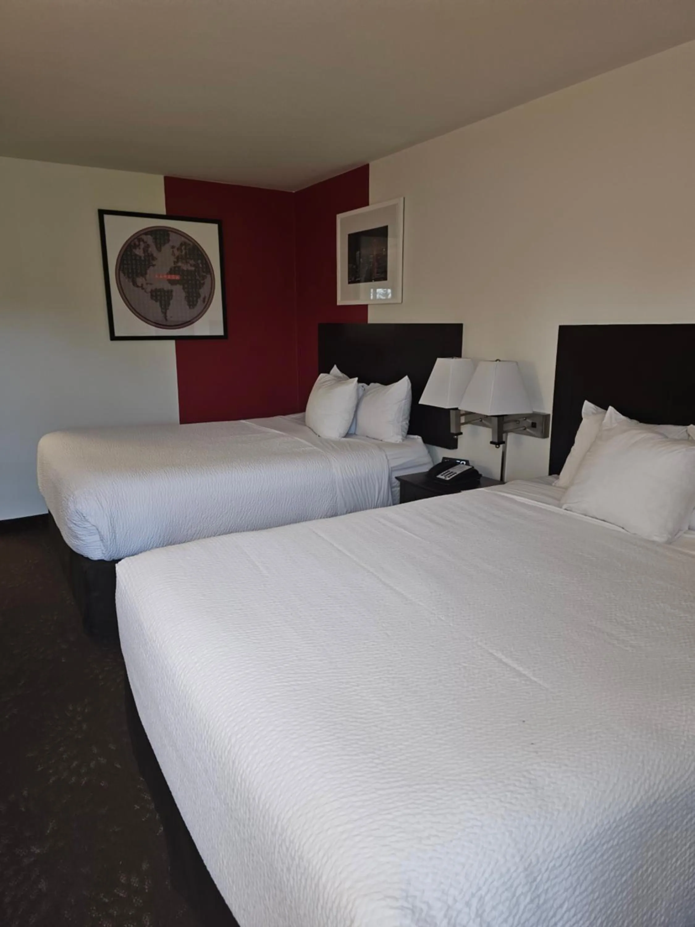 Bedroom, Bed in Ramada by Wyndham SeaTac Airport