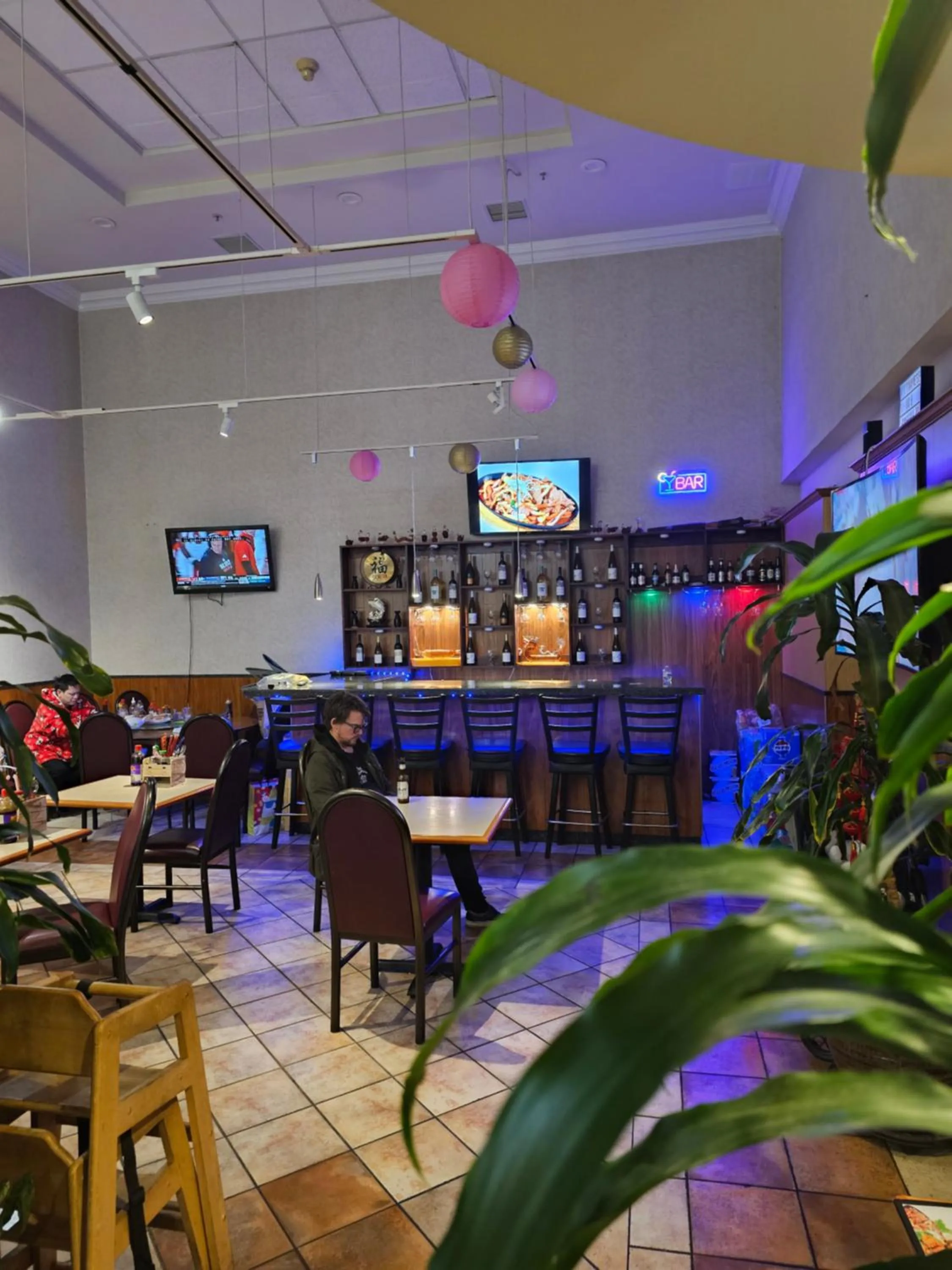 Restaurant/places to eat in Ramada by Wyndham SeaTac Airport