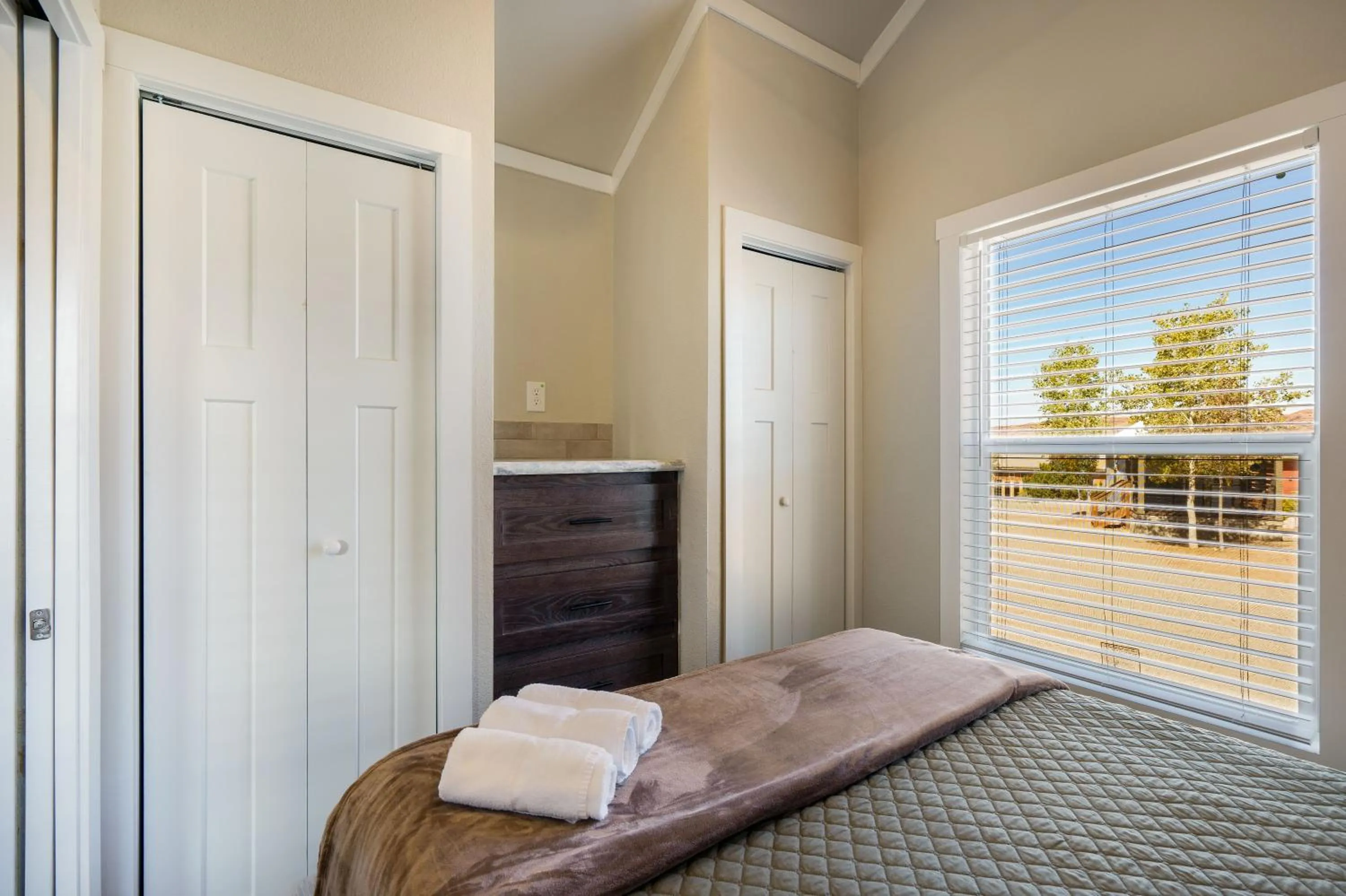 Bedroom, Bed in HTR Moab