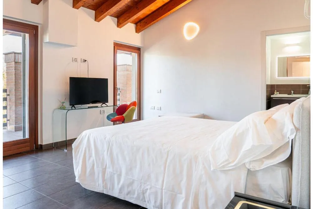 TV and multimedia, Bed in Bes Residence Bergamo Polaresco