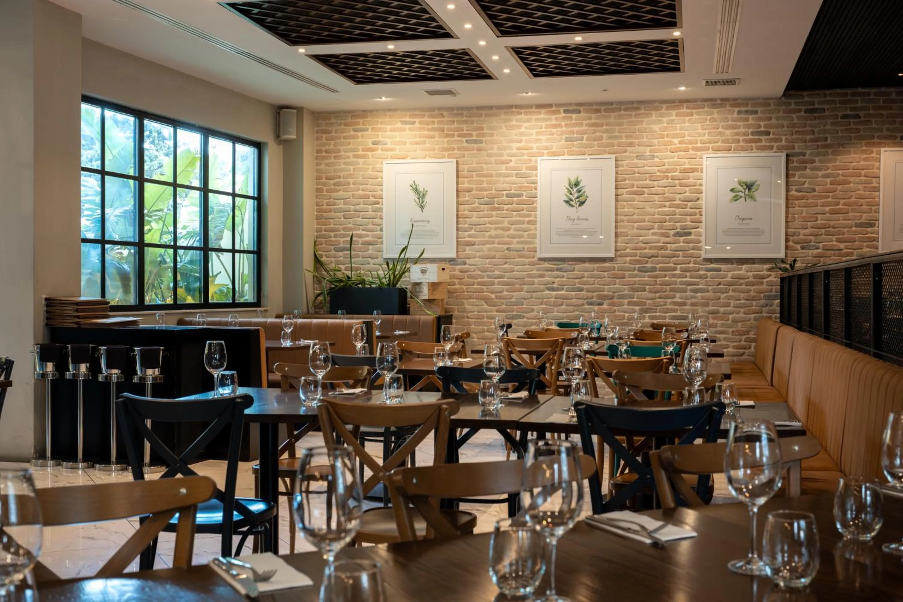 Restaurant/places to eat in XVI Suites - Adults Only