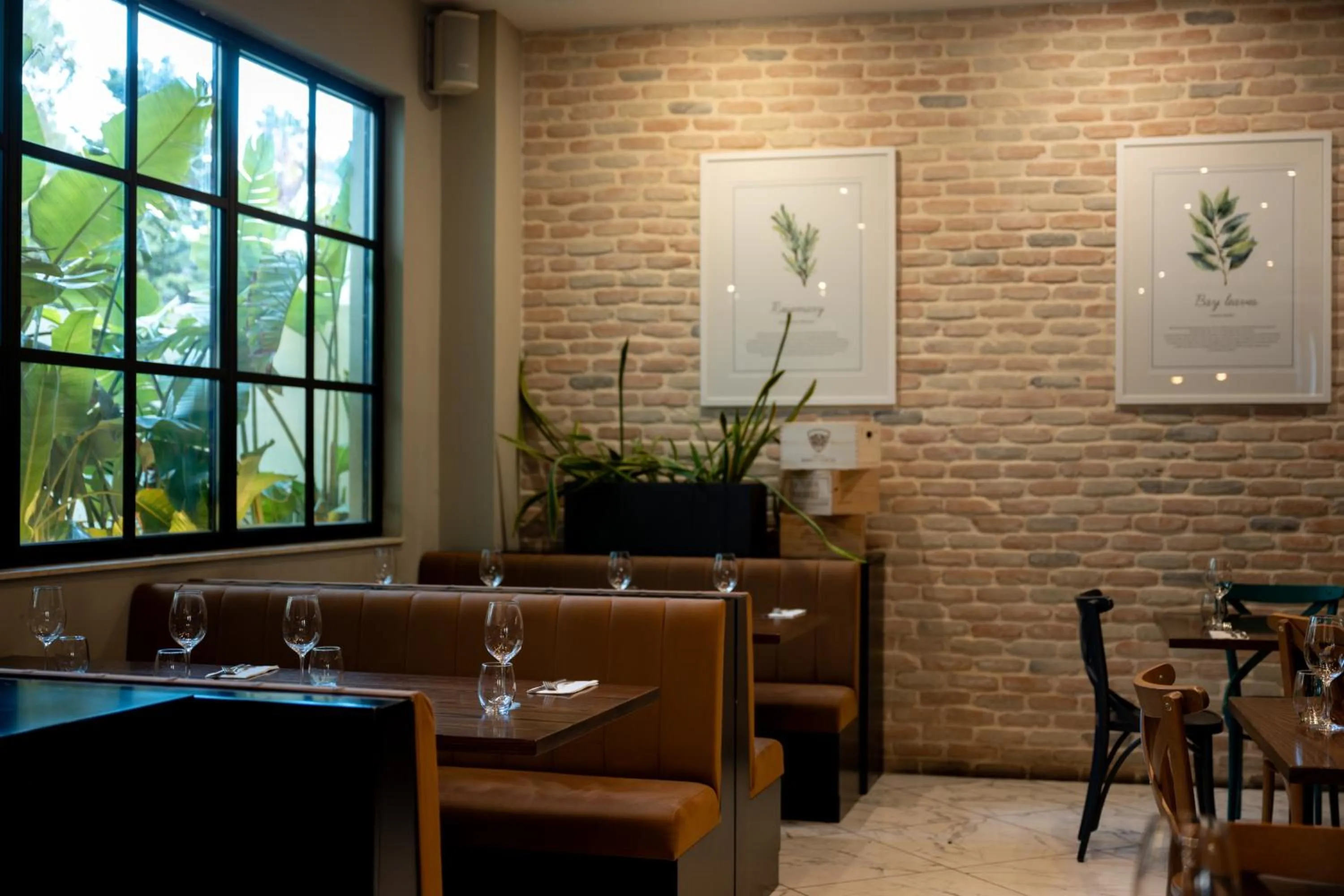 Restaurant/places to eat in XVI Suites - Adults Only