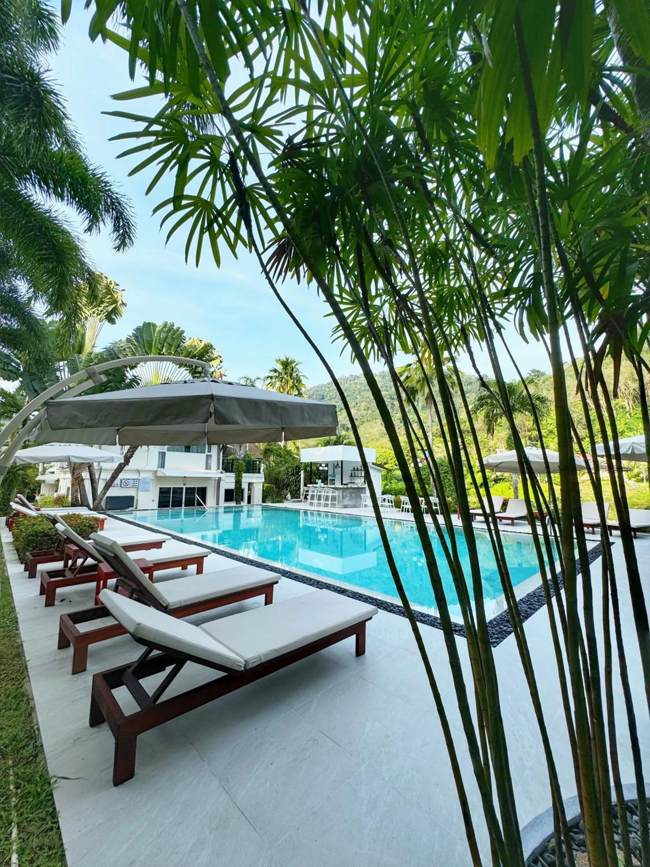 Swimming pool in Serenity Lakeside Resort