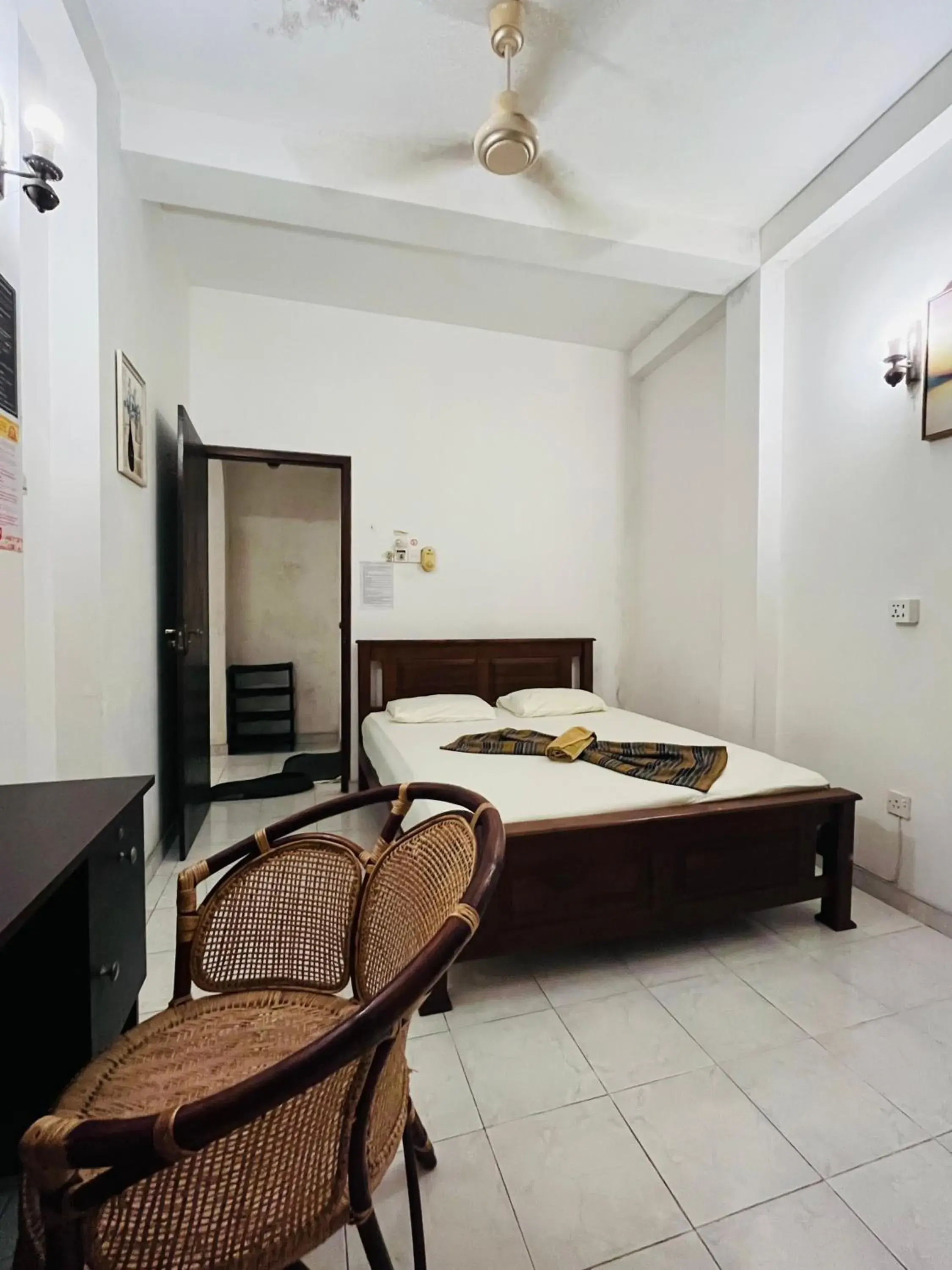 Single Room with Private External Bathroom - single occupancy in Muhsin Villa - Galle Fort Single Room with Private External Bathroom - single occupancy in Muhsin Villa - Galle Fort