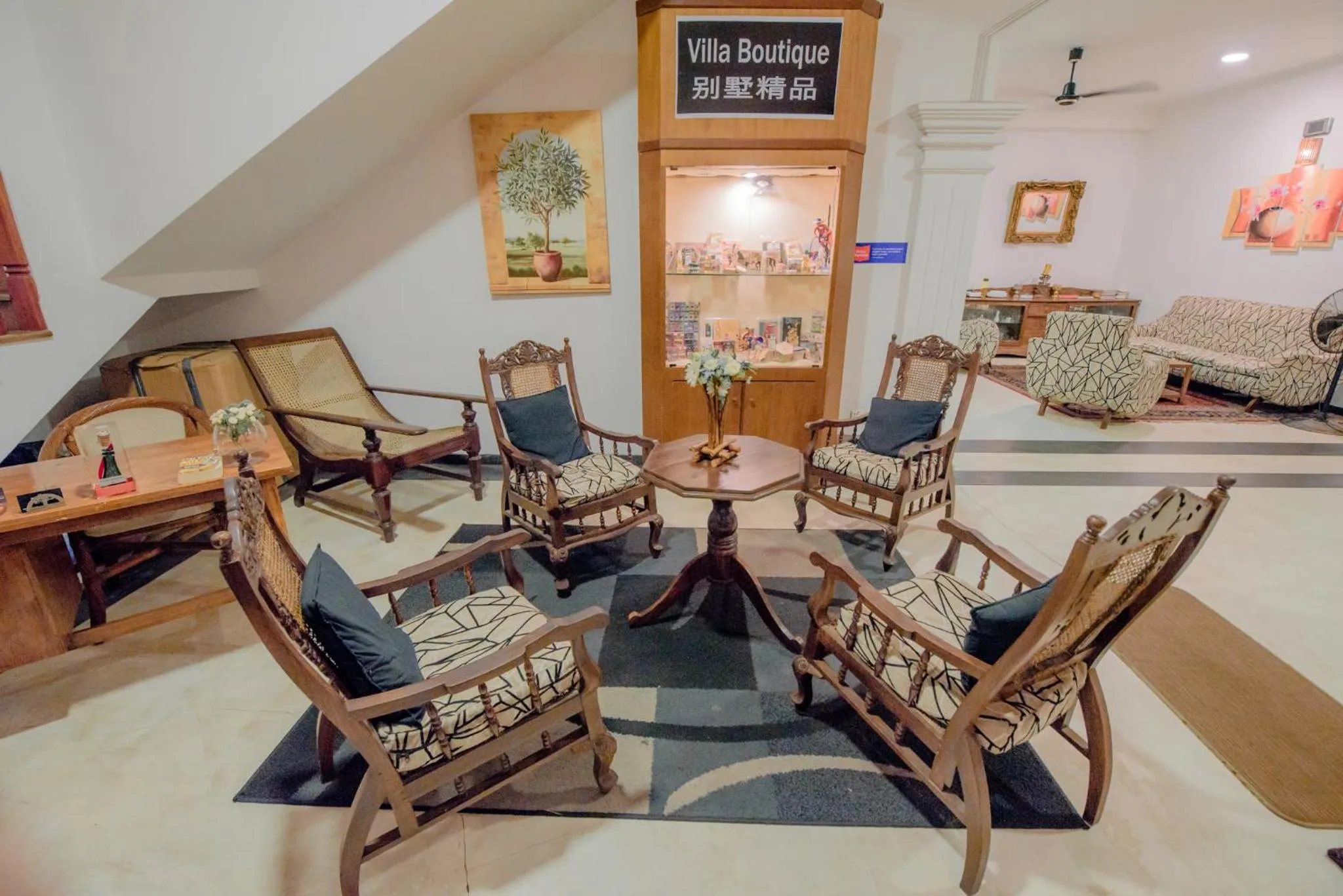 Communal lounge/ TV room in Muhsin Villa - Galle Fort