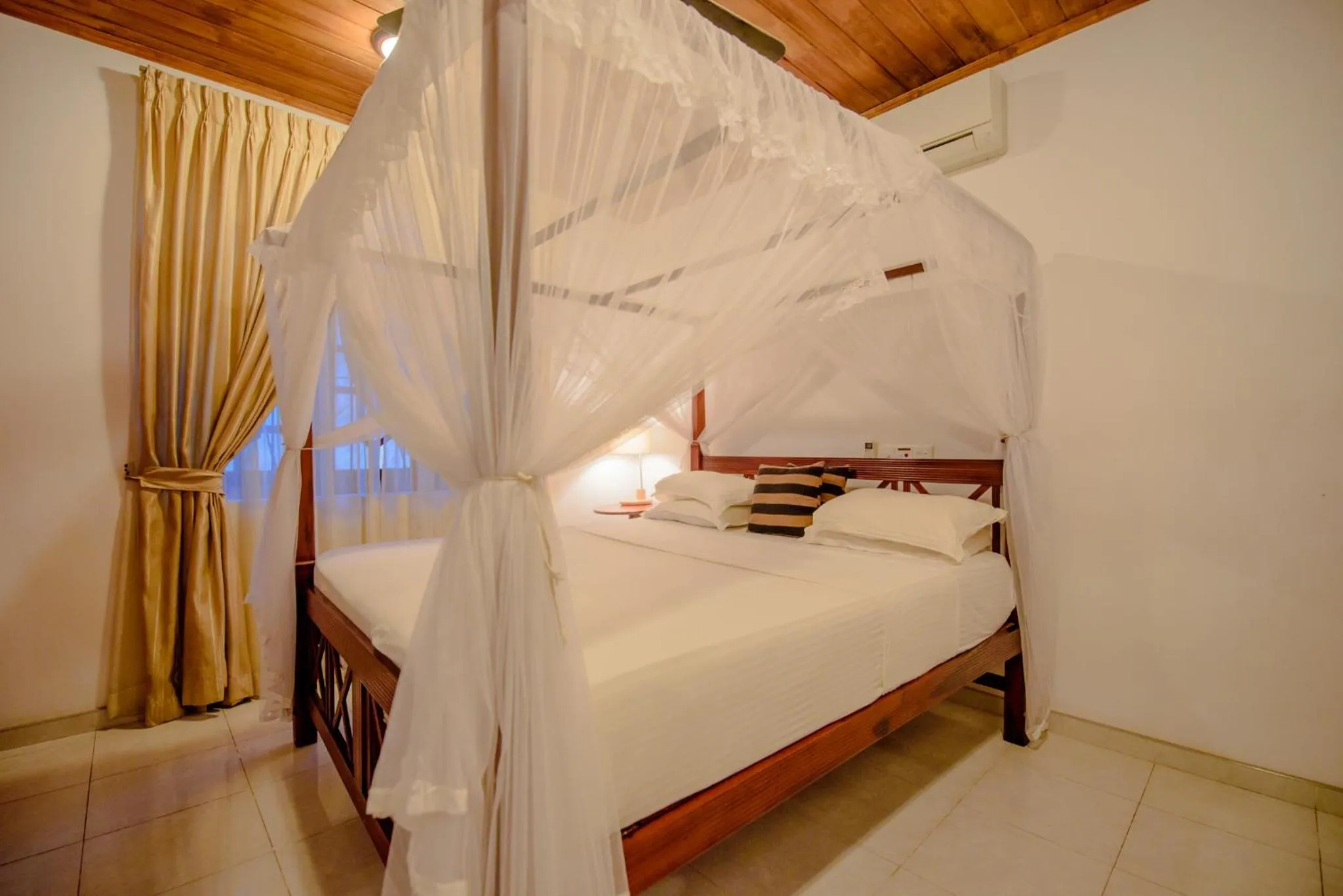 Bed in Muhsin Villa - Galle Fort