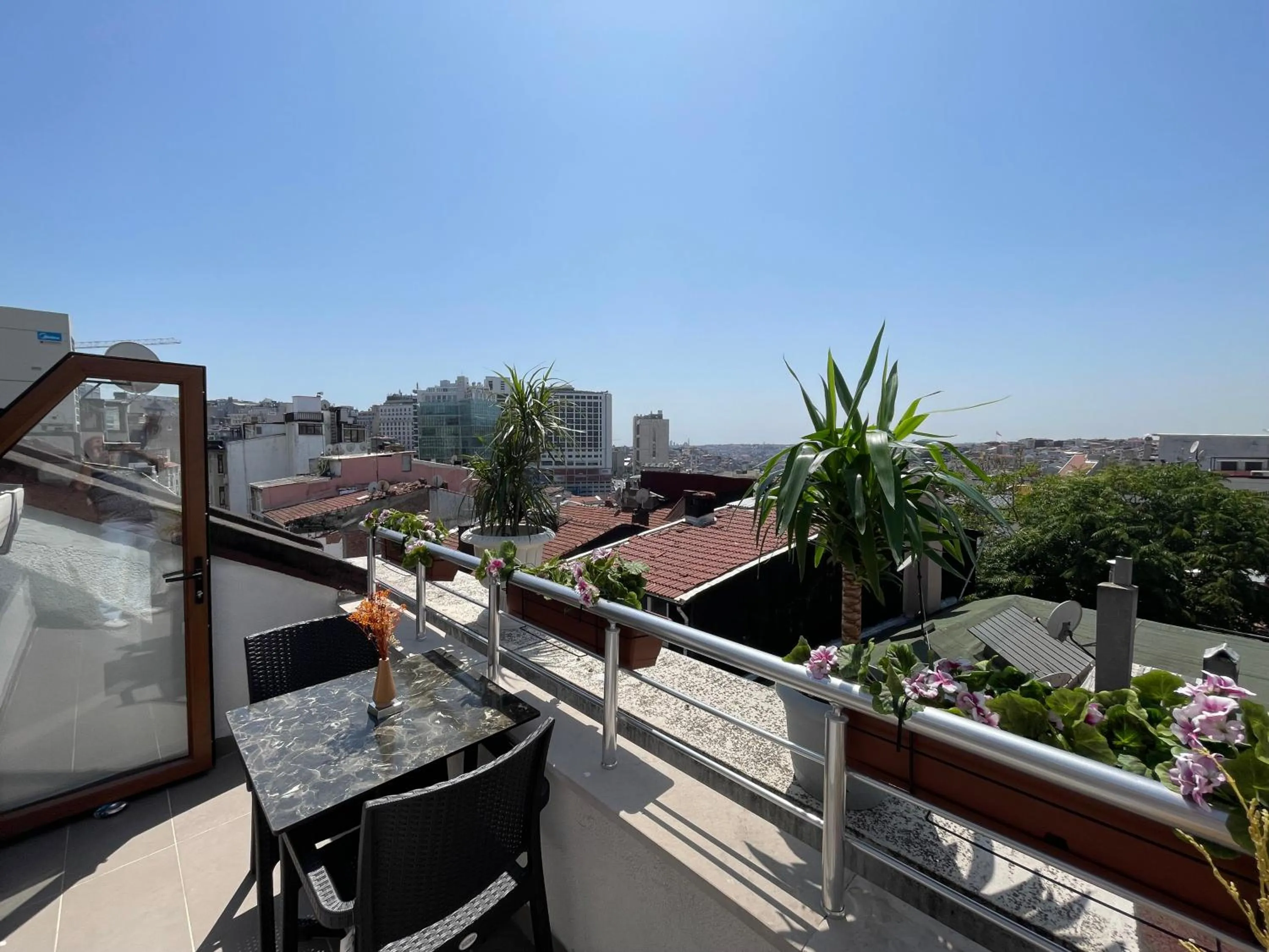 Day in Elegance Suites