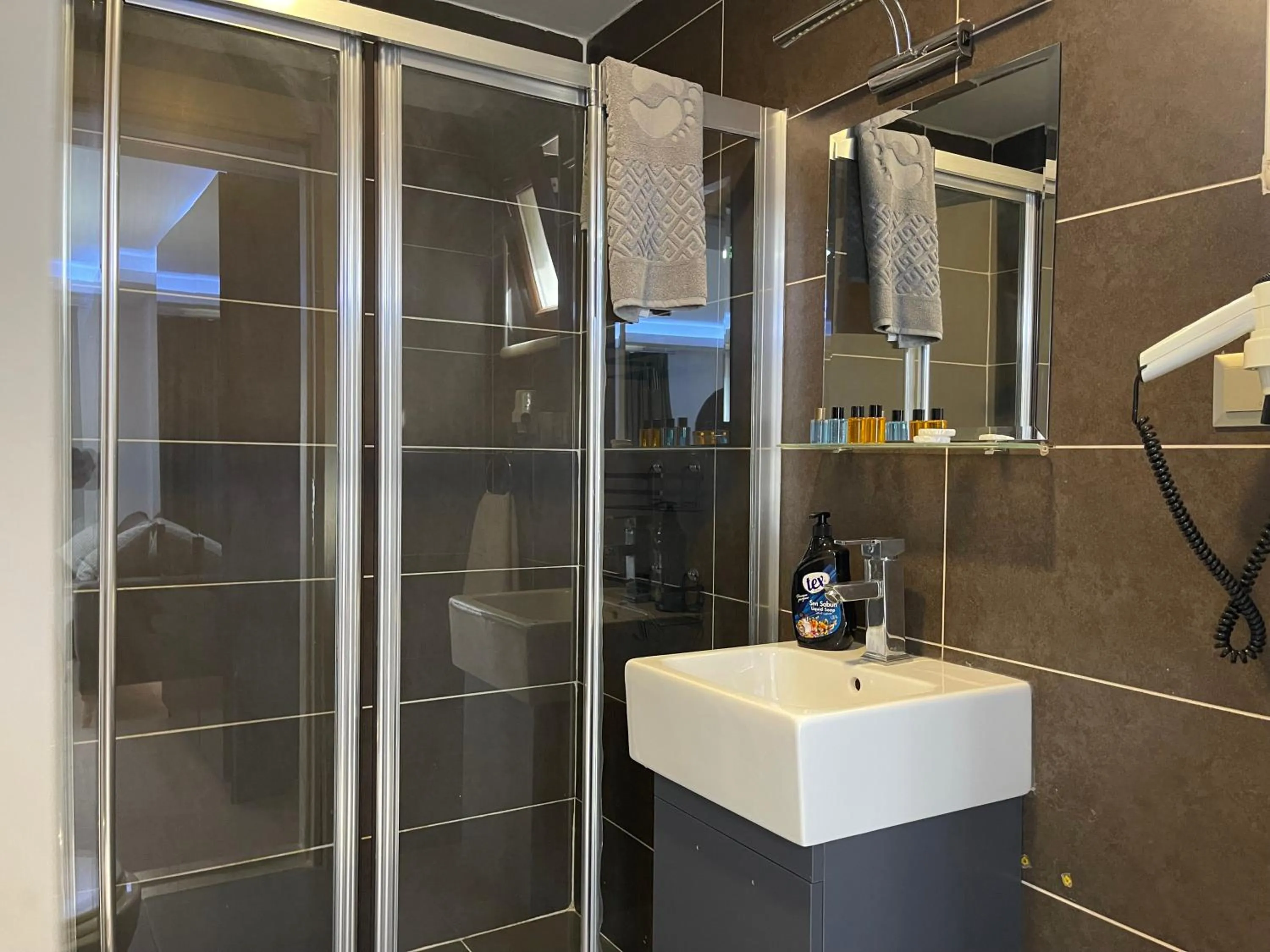 Toilet in Elegance Suites