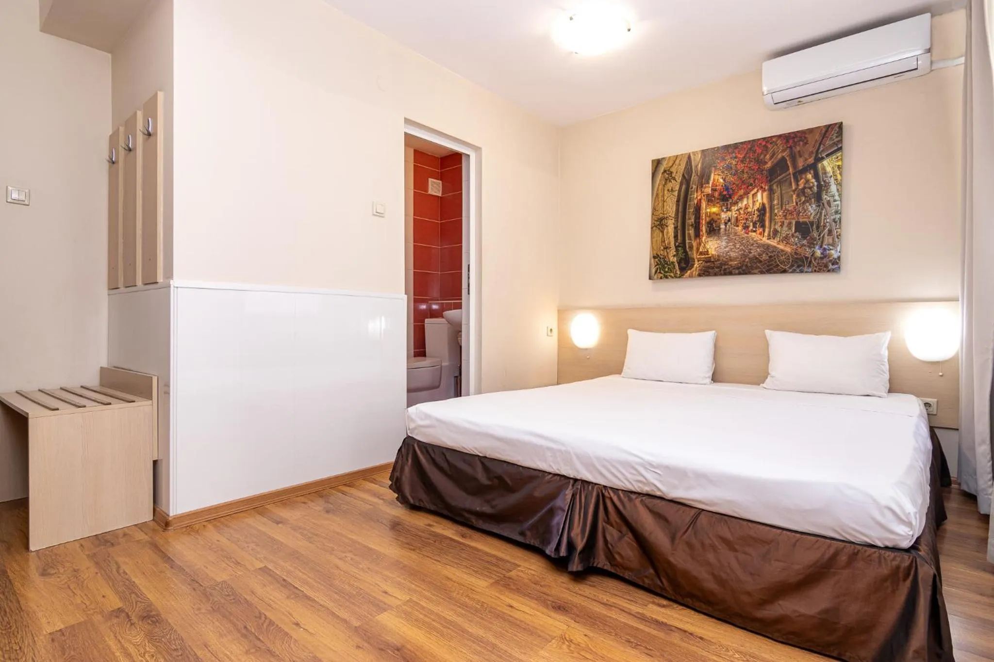 Photo of the whole room, Bed in Family Hotel Madrid