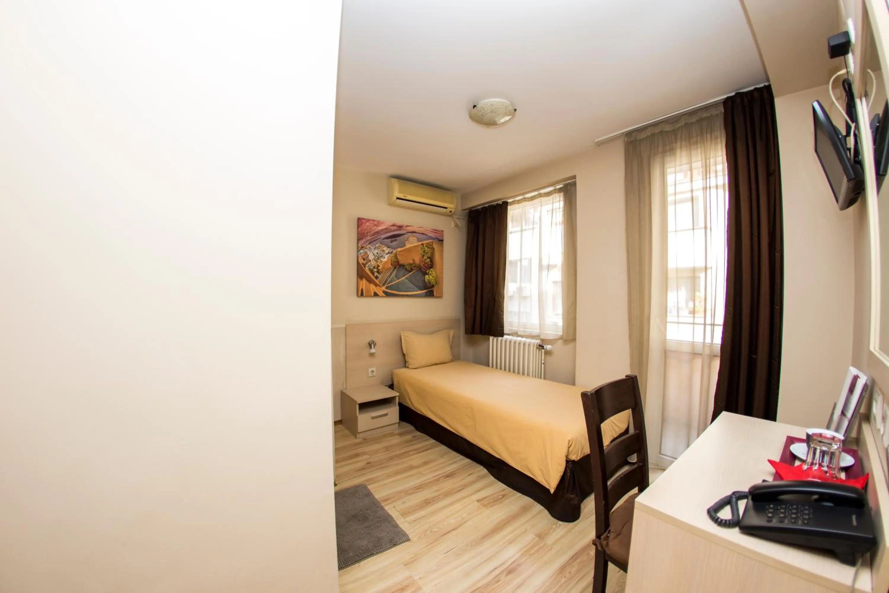 Bed in Family Hotel Madrid