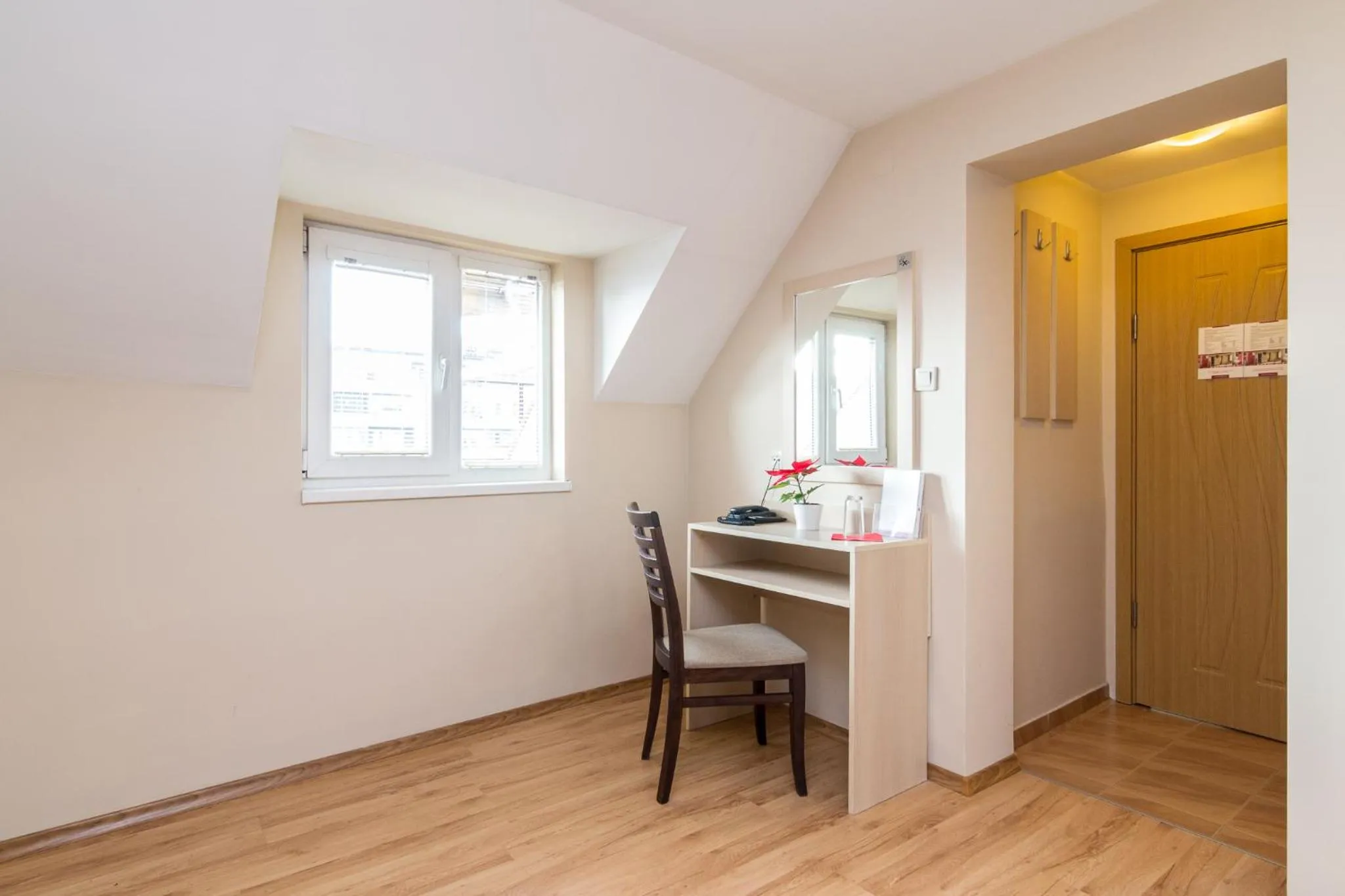 Communal lounge/ TV room in Family Hotel Madrid