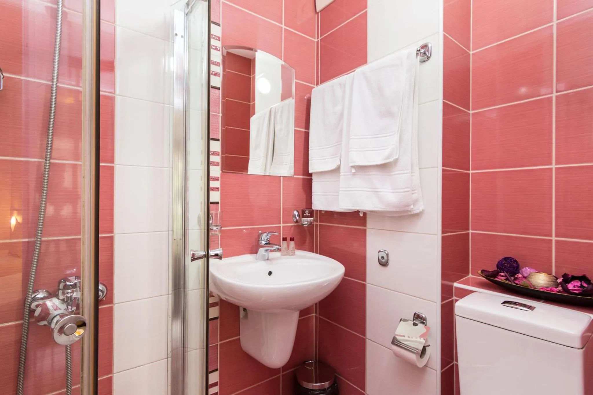 Bathroom in Family Hotel Madrid