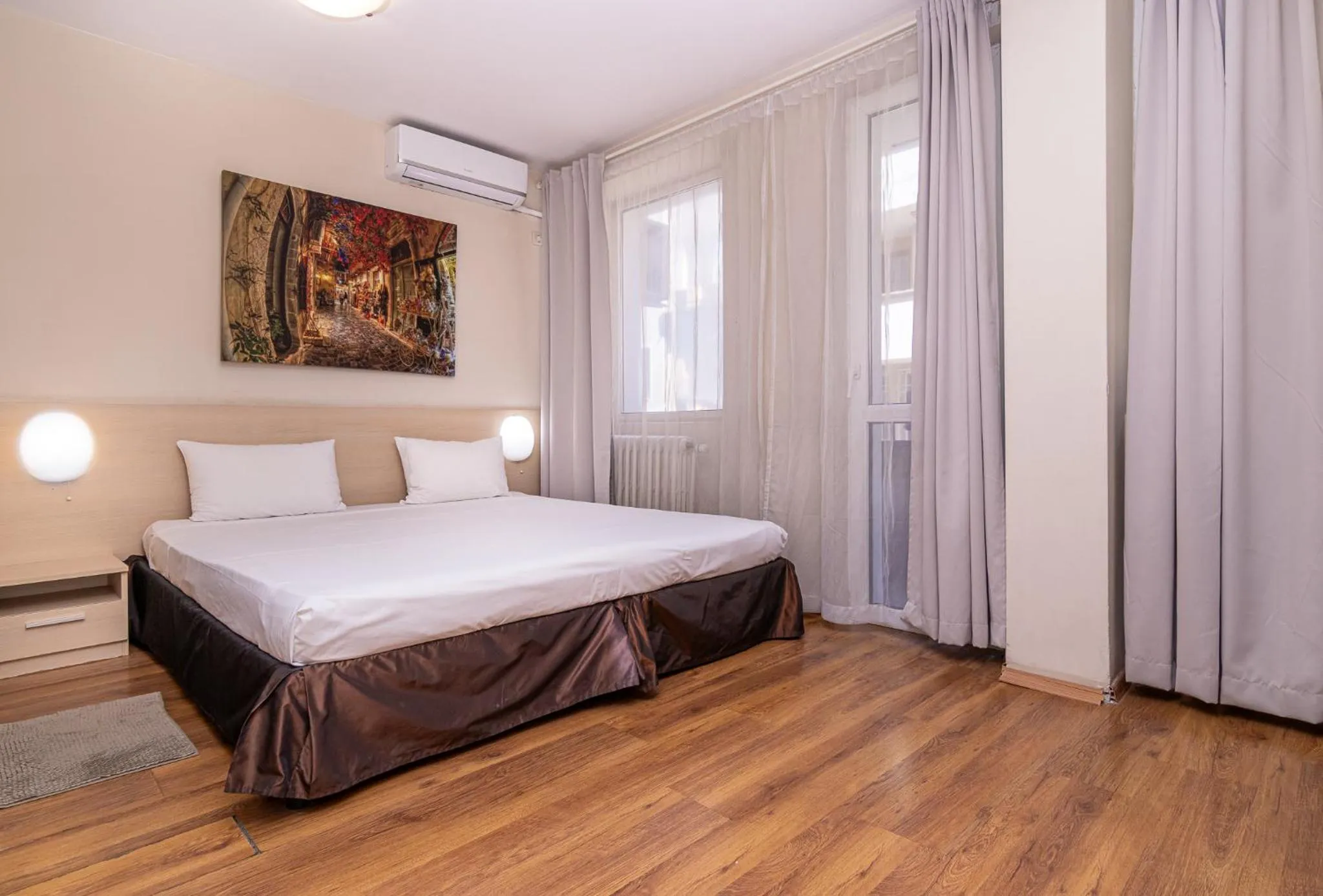 Photo of the whole room, Bed in Family Hotel Madrid