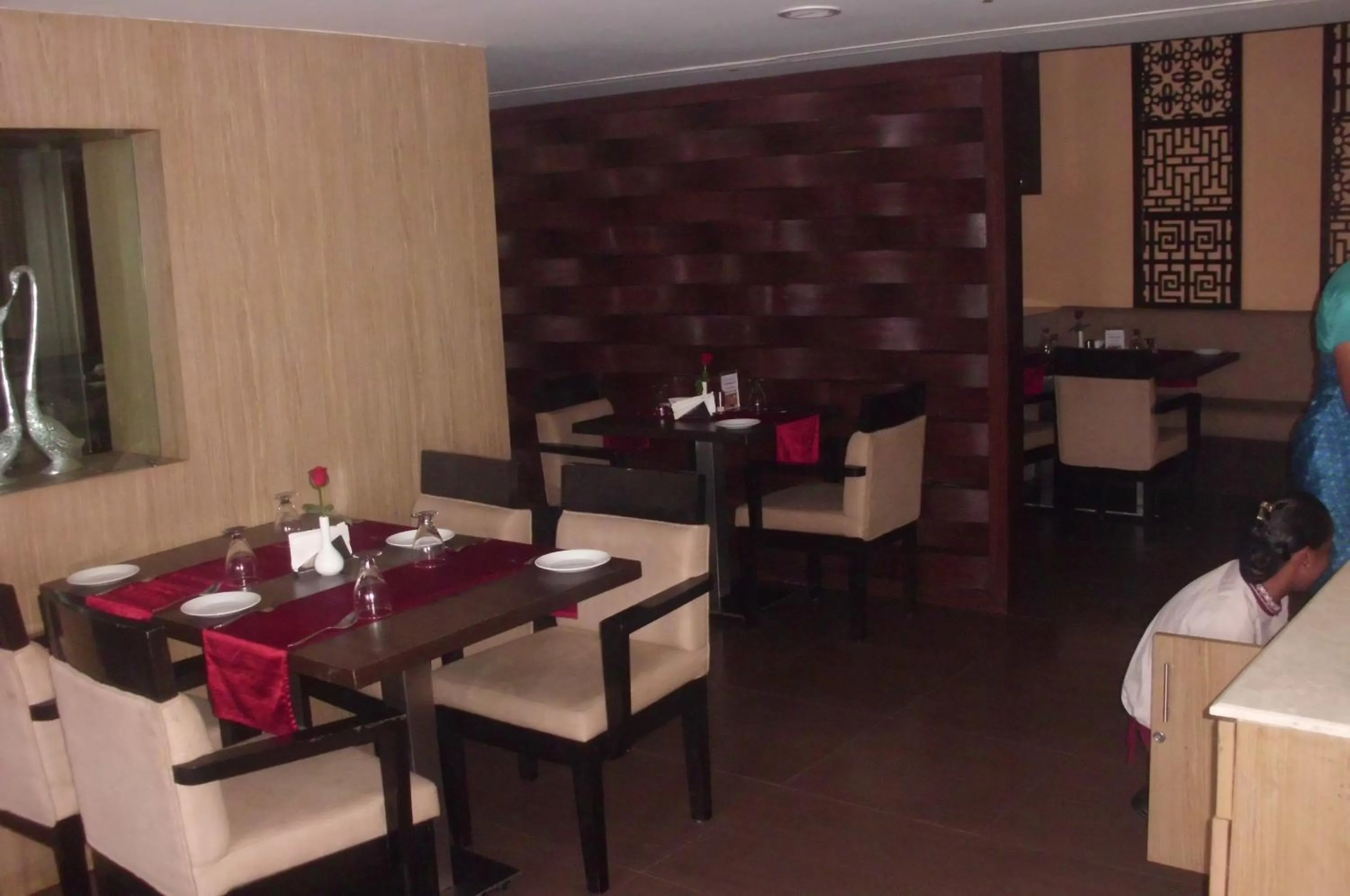 Restaurant/places to eat in SVN GRAND