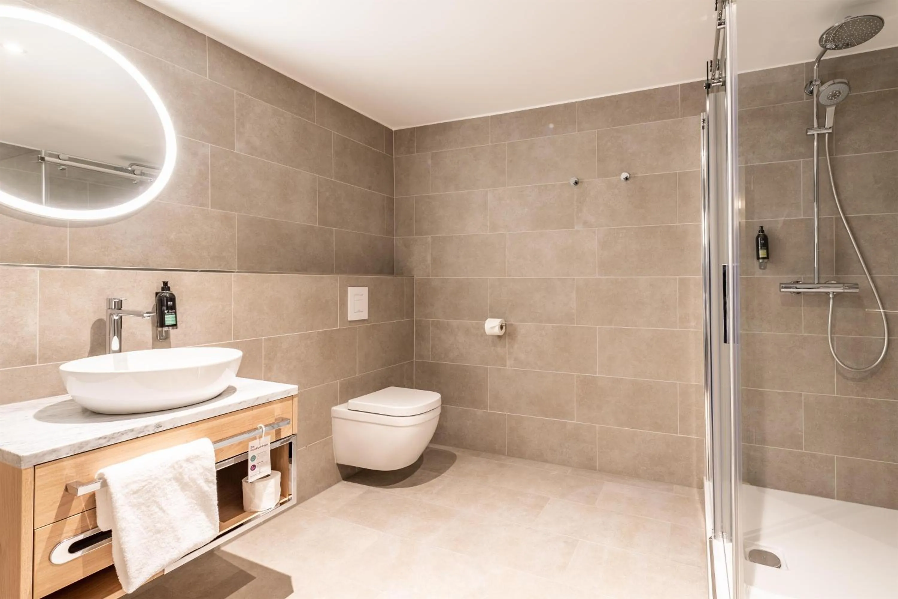 Bathroom in Premier Inn Saarbrücken City Centre