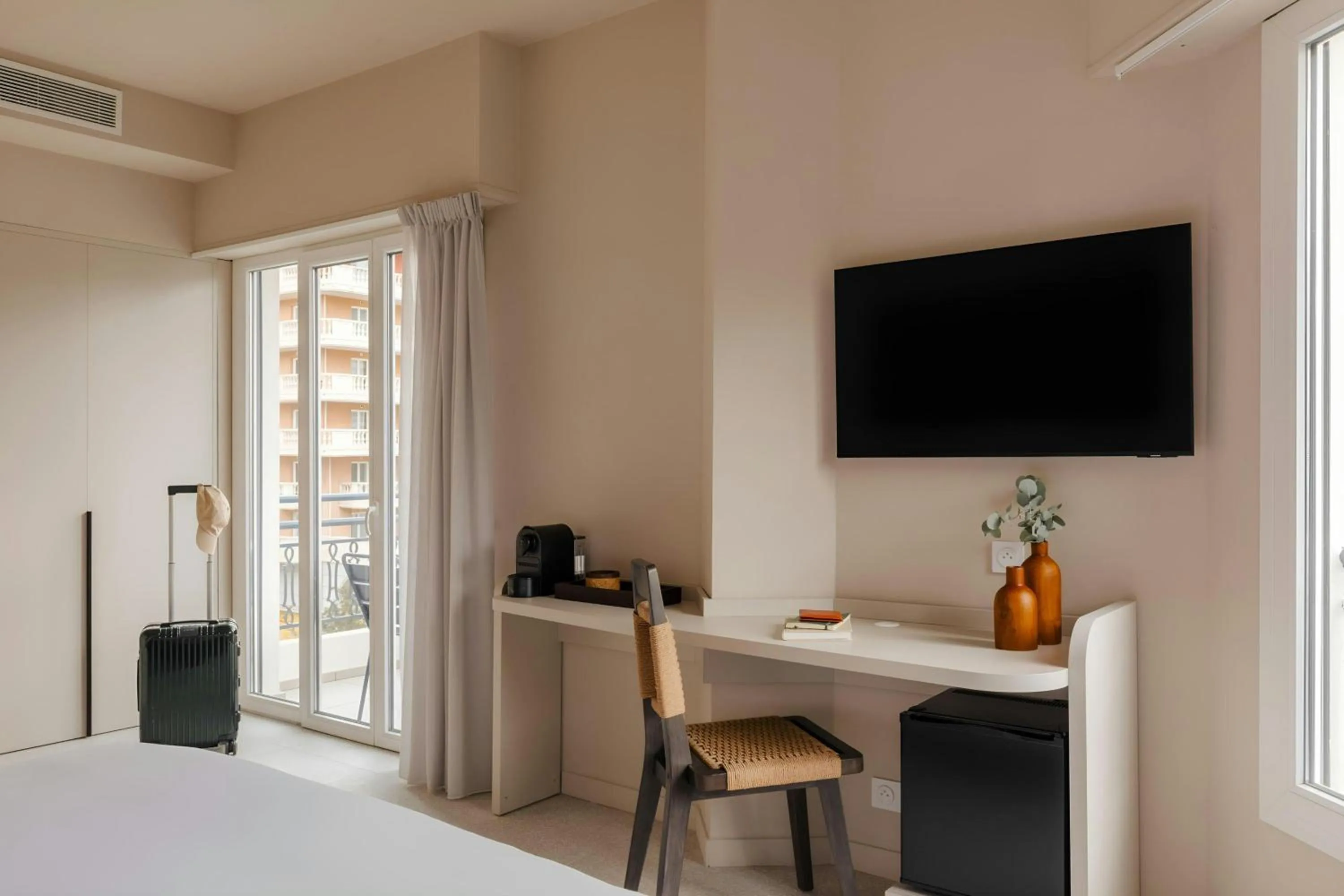 Bedroom, Bed in Yelo Promenade Hotel, Sonder Hotel by Marriott Bonvoy