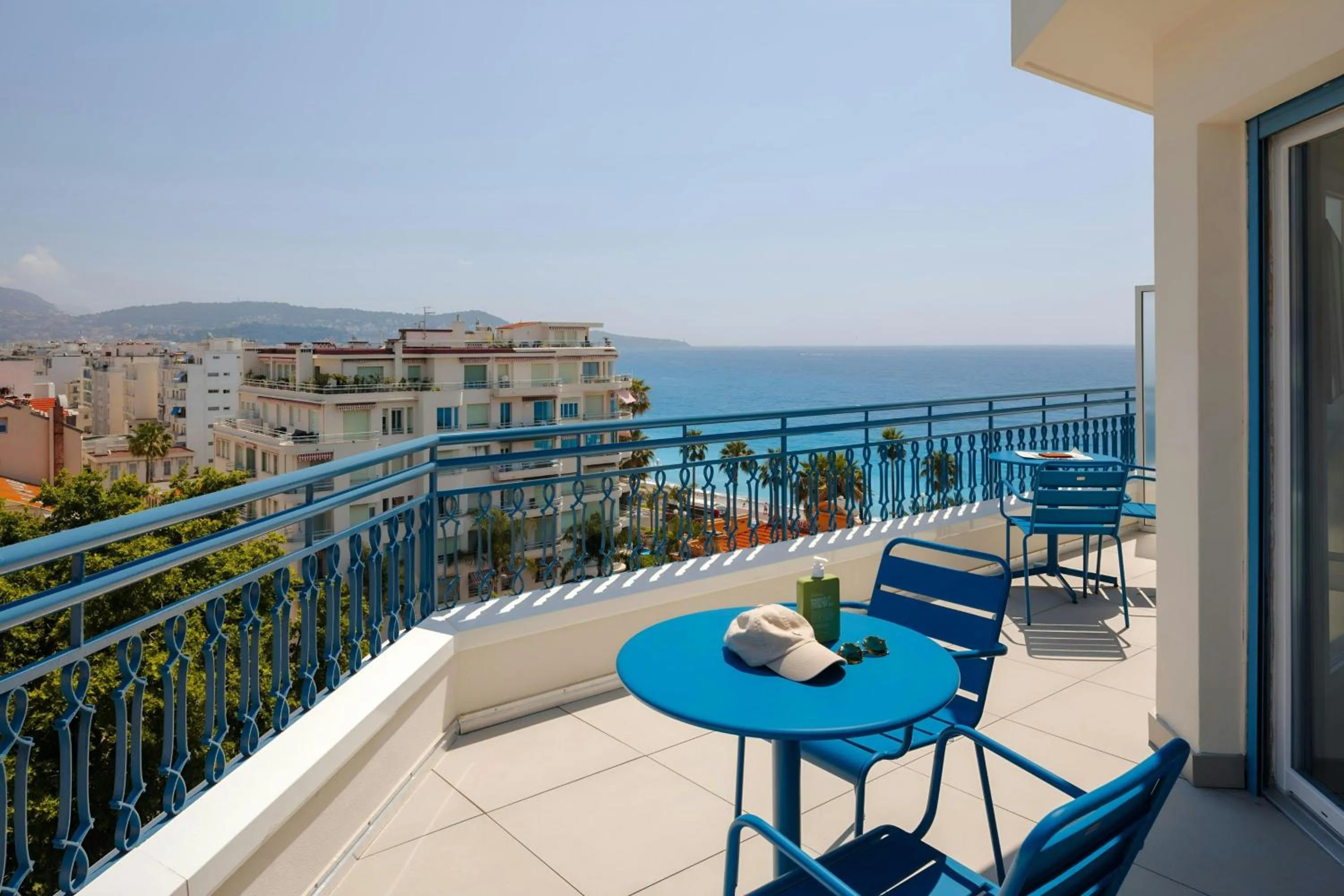 Photo of the whole room in Yelo Promenade Hotel, Sonder Hotel by Marriott Bonvoy