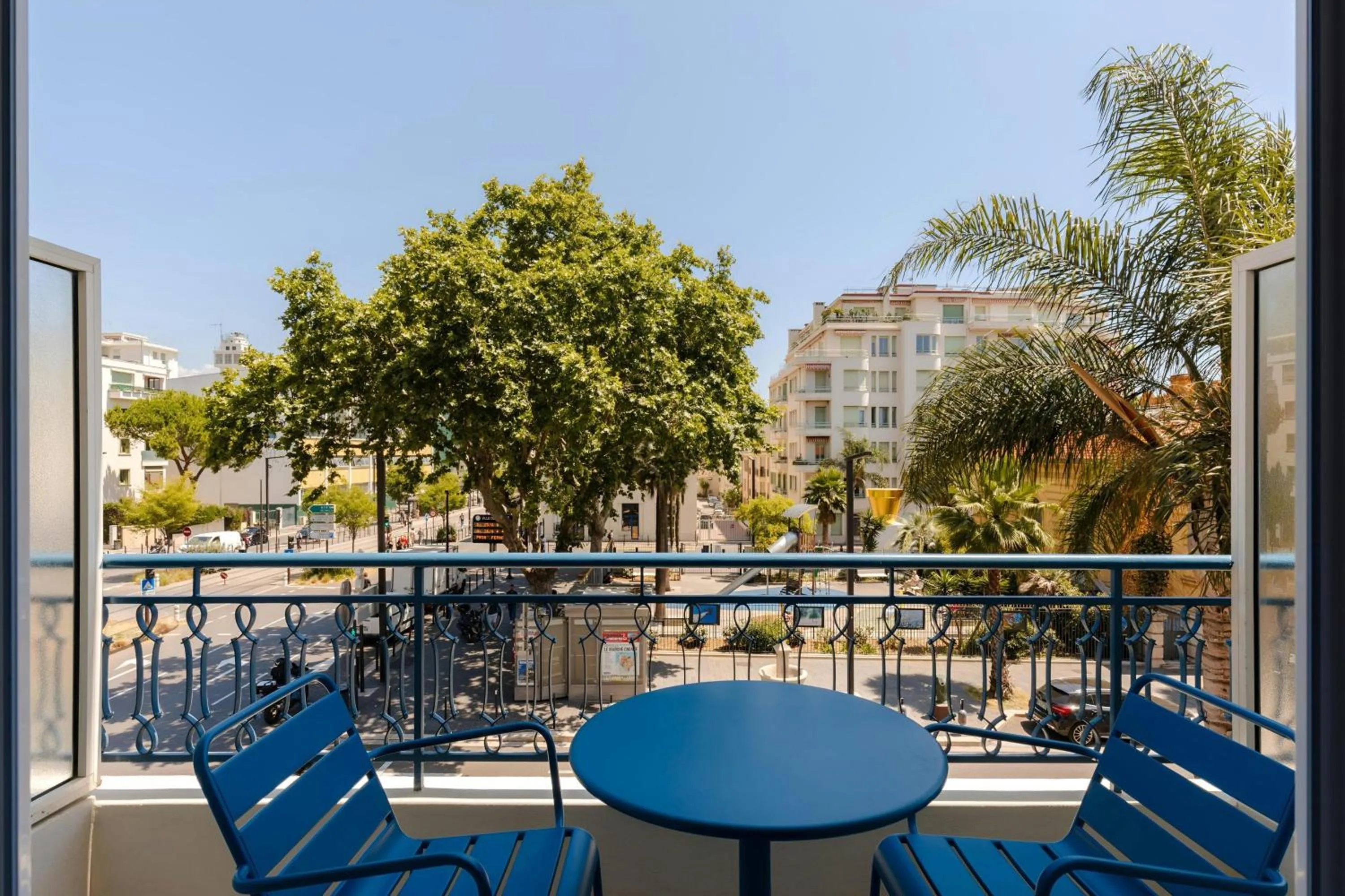 Photo of the whole room in Yelo Promenade Hotel, Sonder Hotel by Marriott Bonvoy