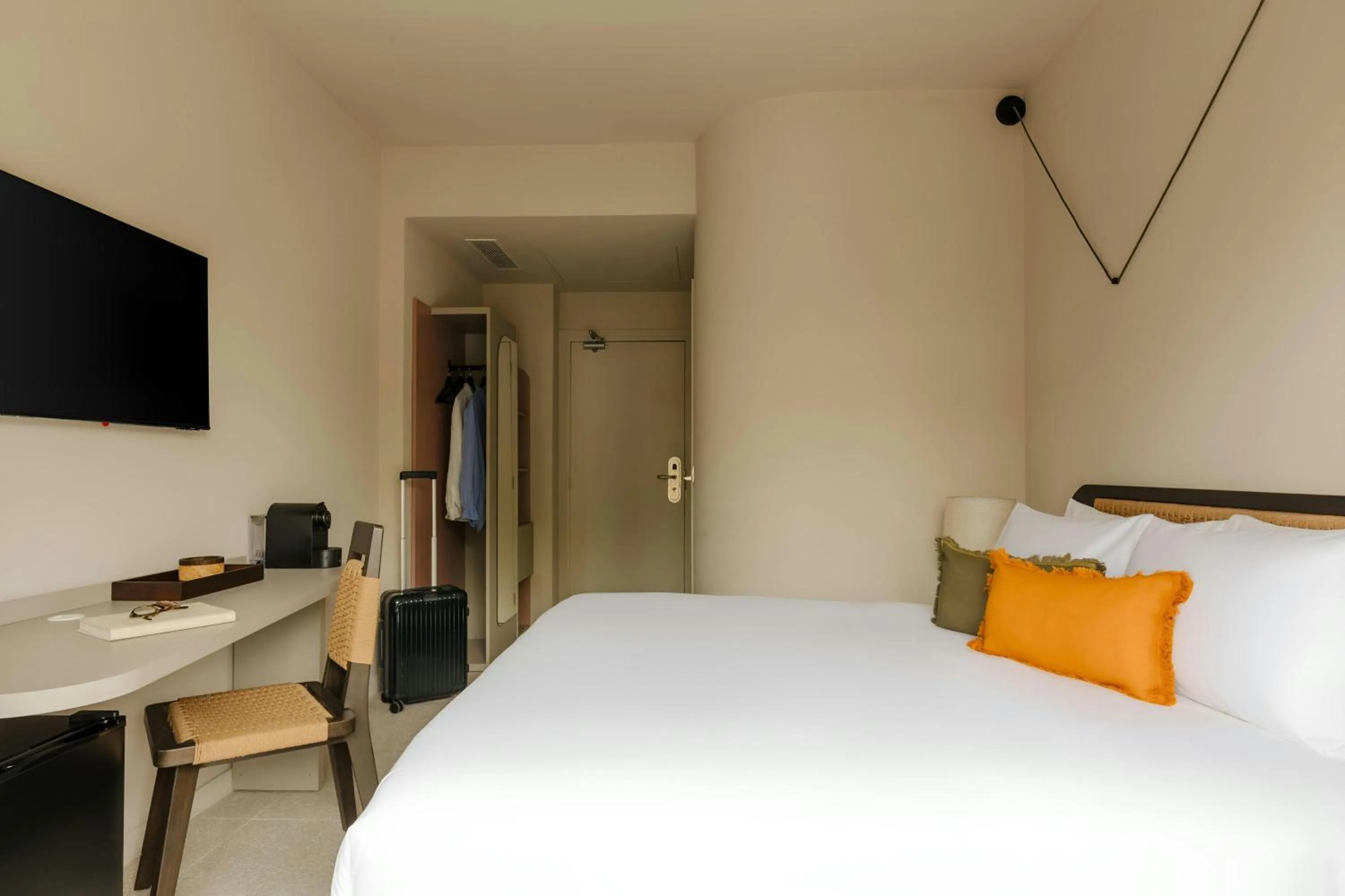 Bedroom, Bed in Yelo Promenade Hotel, Sonder Hotel by Marriott Bonvoy