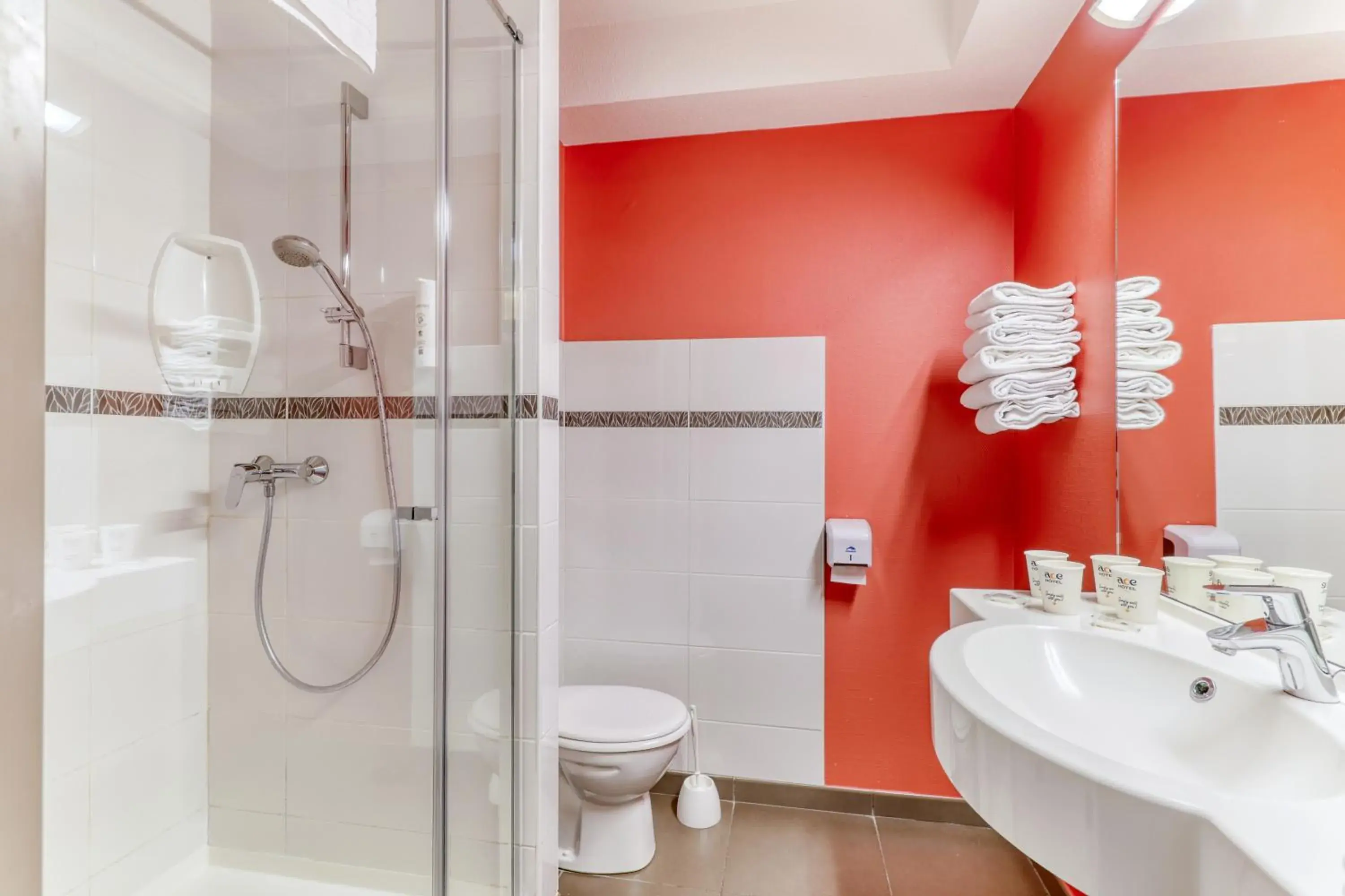 Double Room with Private Bathroom in Ace Hotel Montluçon Double Room with Private Bathroom in Ace Hotel Montluçon