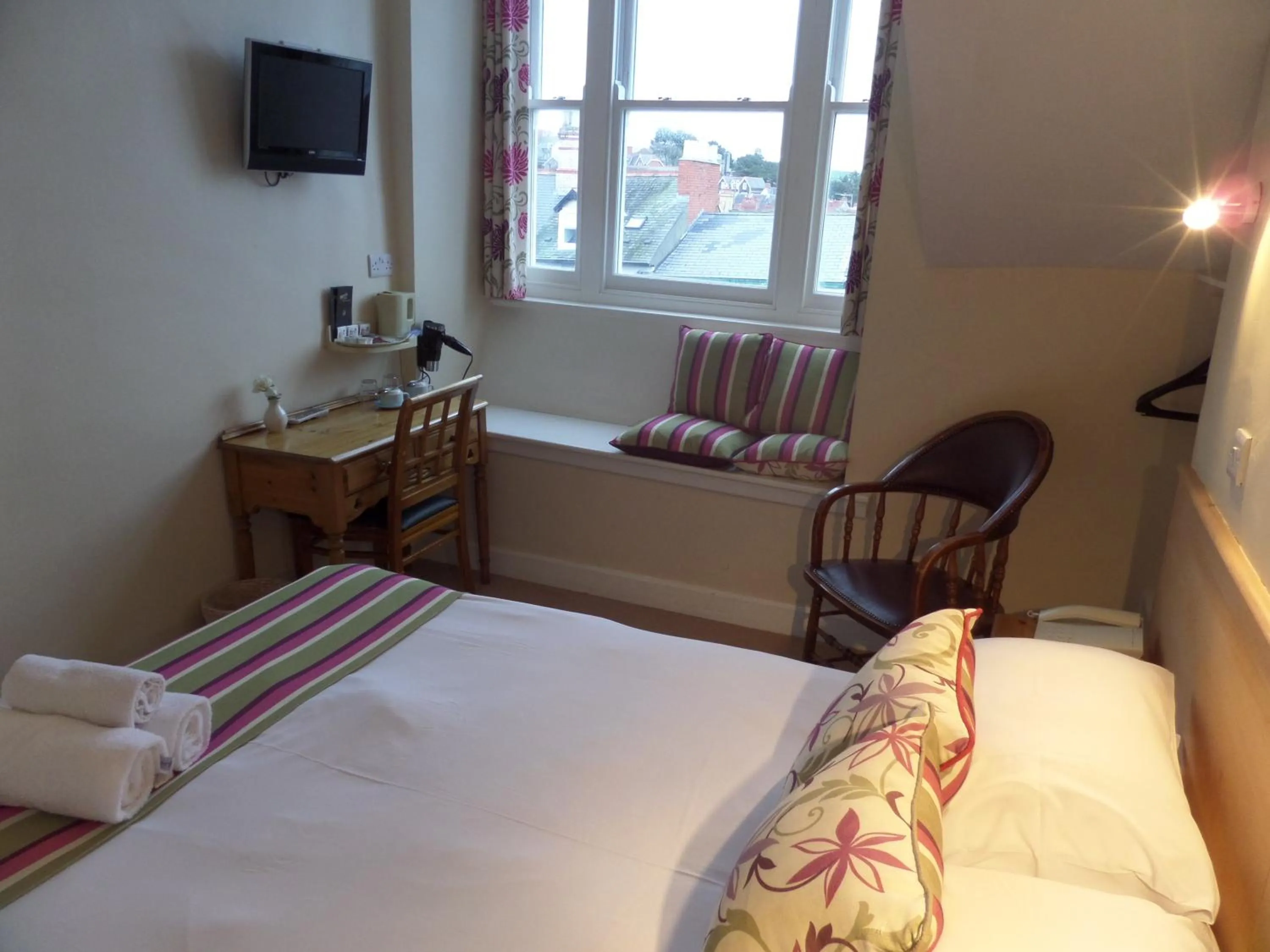 Photo of the whole room, Bed in Harry's Hotel & Restaurant